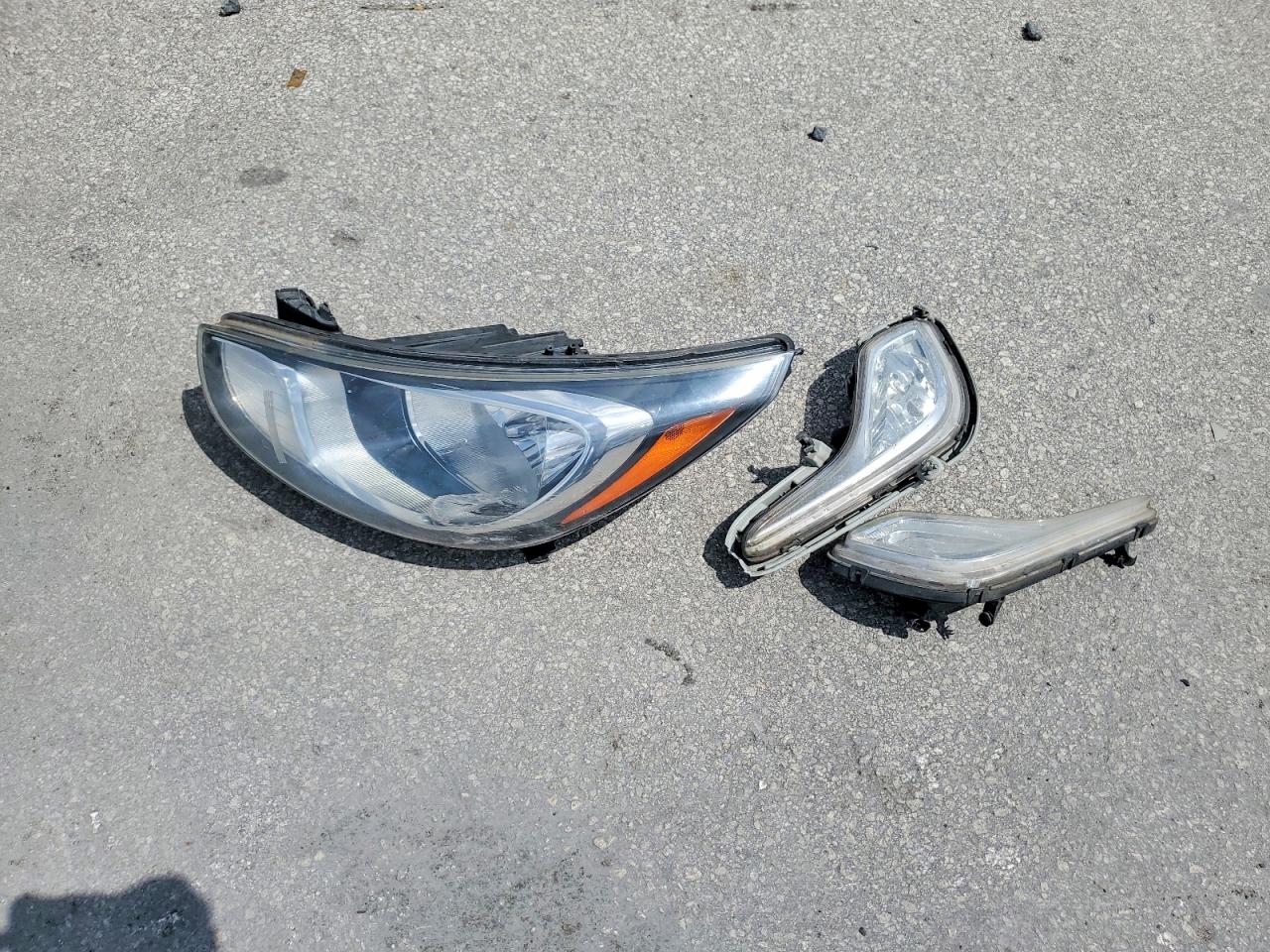 2013 Hyundai Accent Gls Silver vin: KMHCU4AE8DU578215