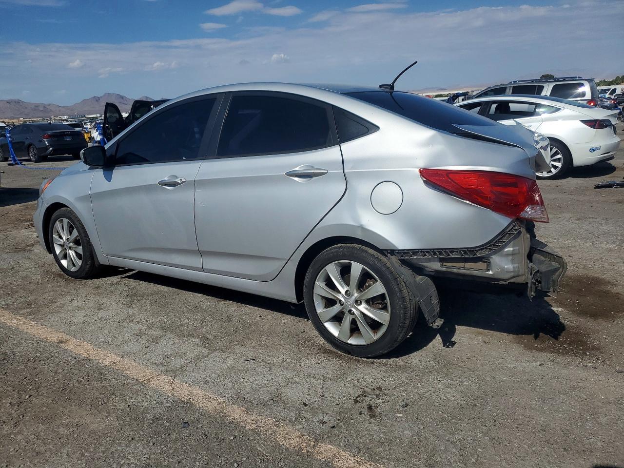 2012 Hyundai Accent Gls Silver vin: KMHCU4AE9CU121606