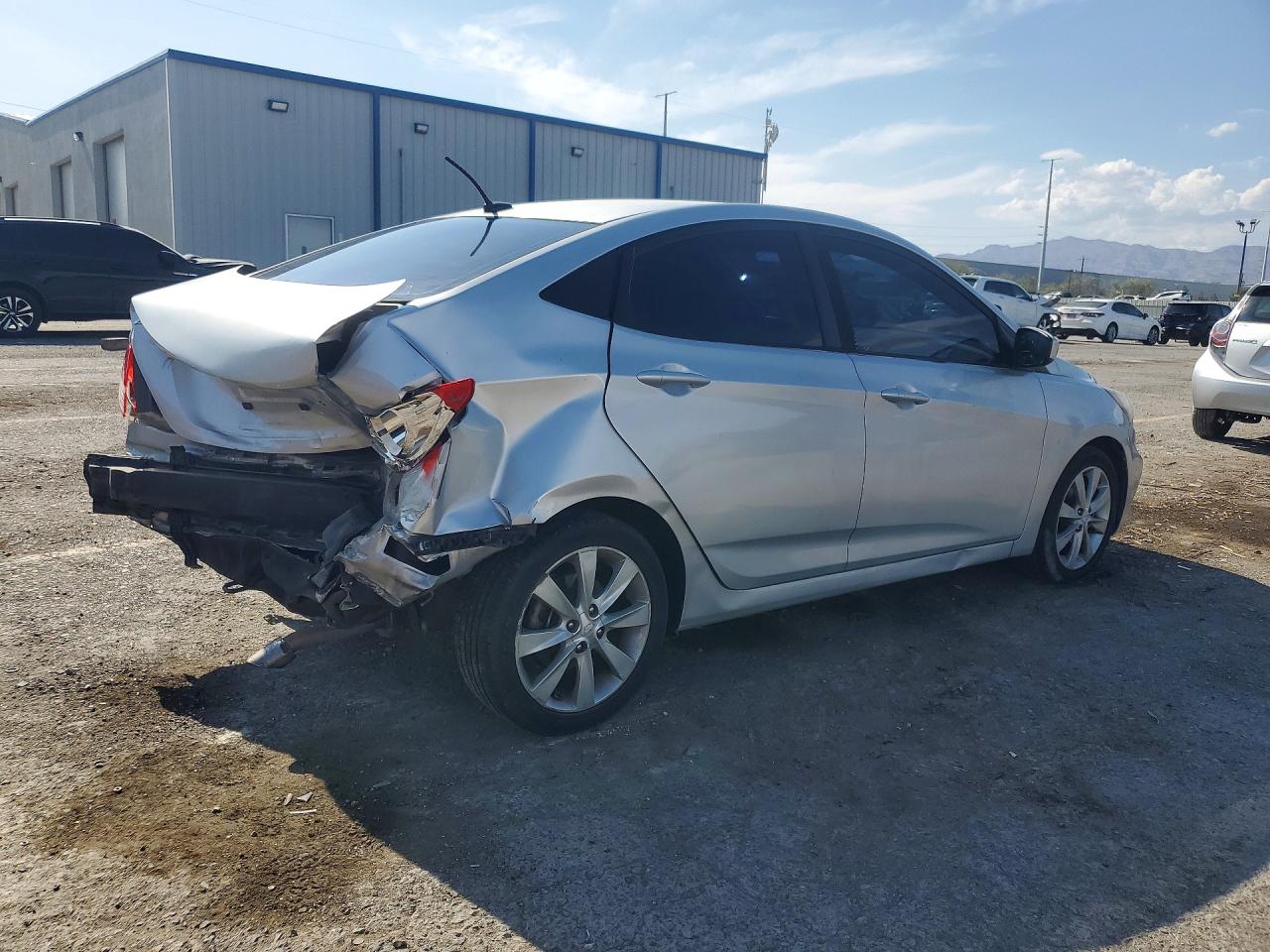 2012 Hyundai Accent Gls Silver vin: KMHCU4AE9CU121606