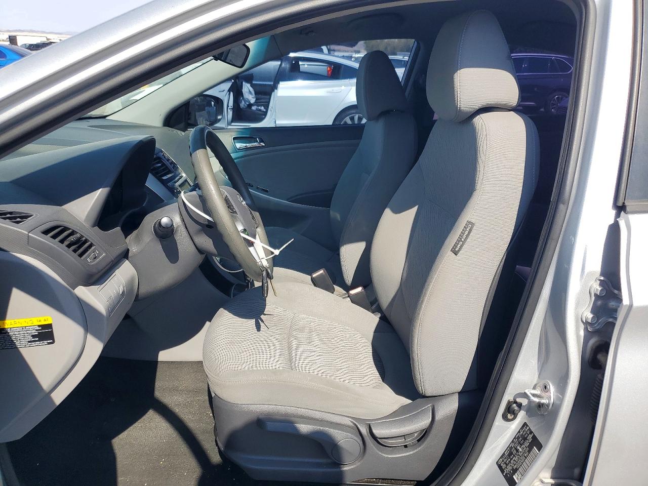 2012 Hyundai Accent Gls Silver vin: KMHCU4AE9CU121606