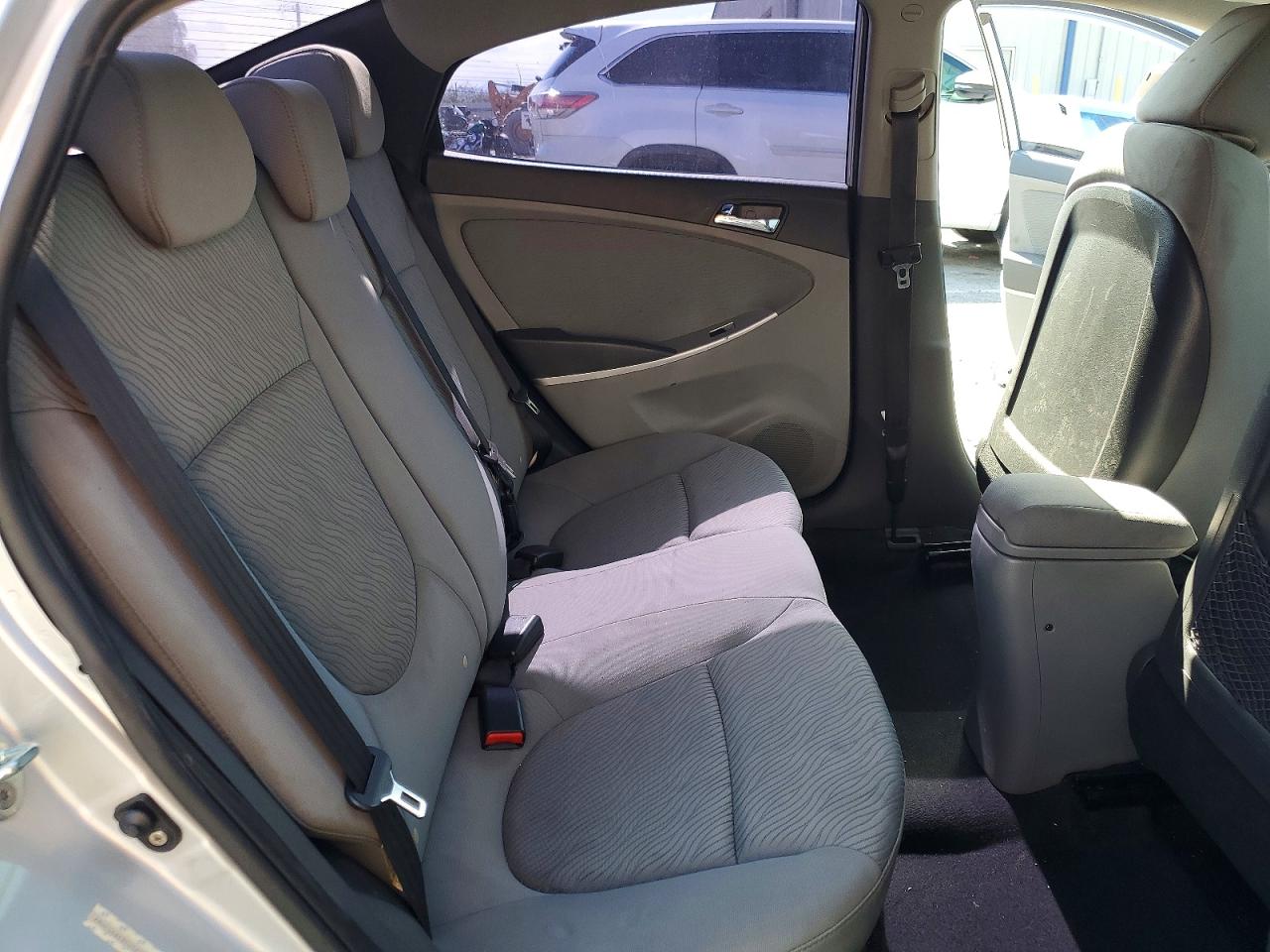 2012 Hyundai Accent Gls Silver vin: KMHCU4AE9CU121606