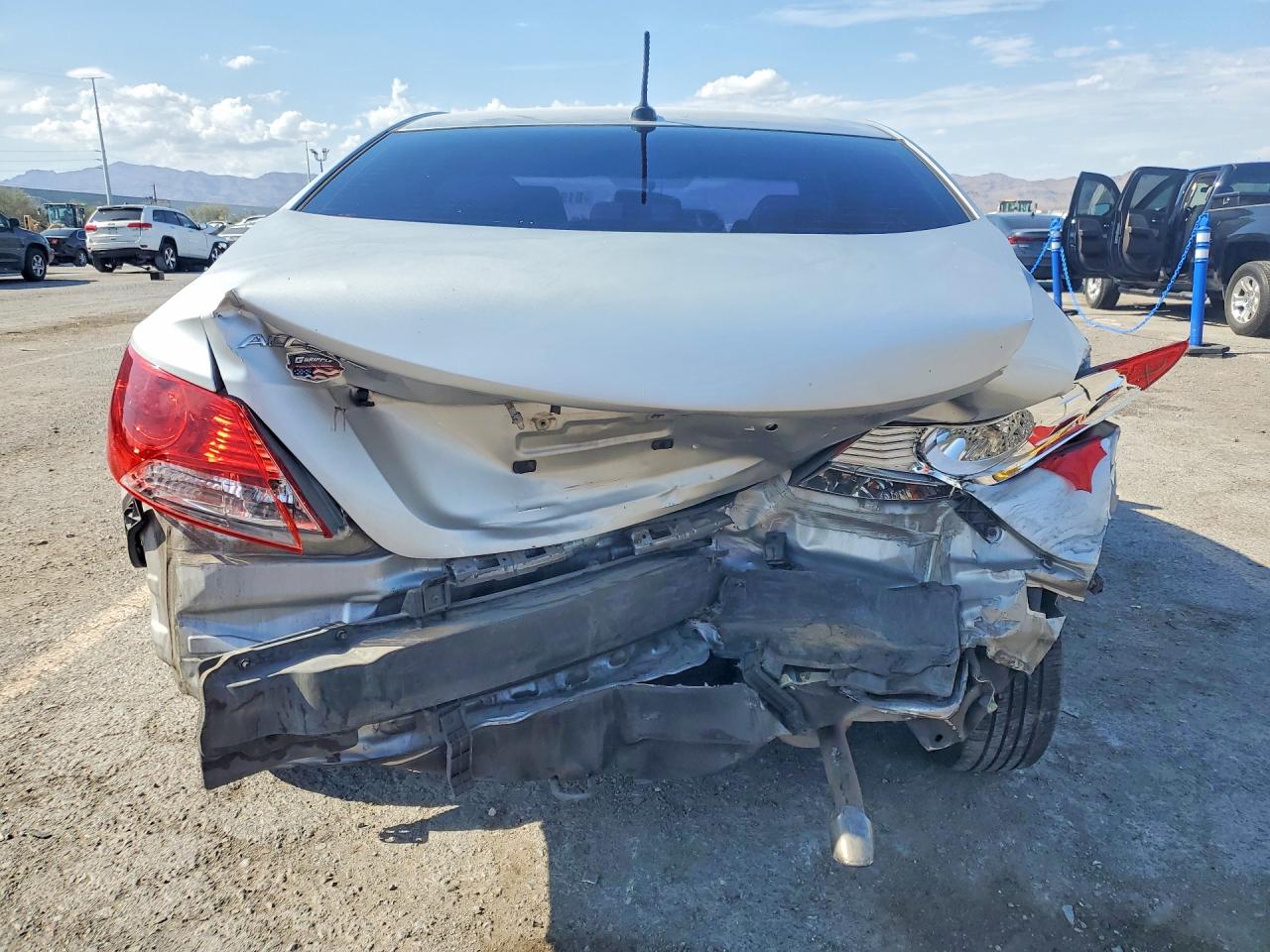 2012 Hyundai Accent Gls Silver vin: KMHCU4AE9CU121606