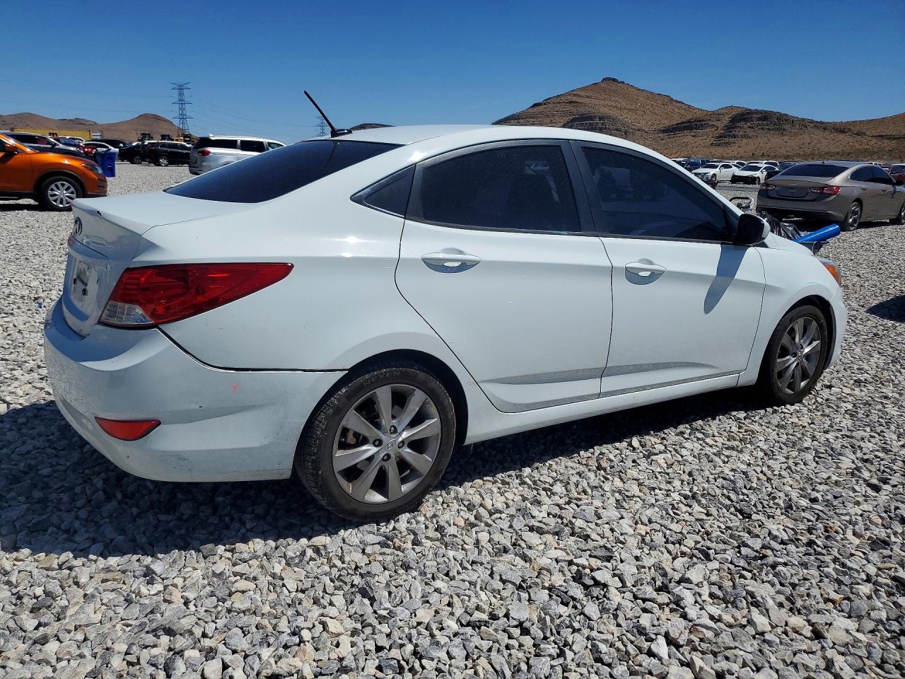 2014 Hyundai Accent Gls White vin: KMHCU4AE9EU775282