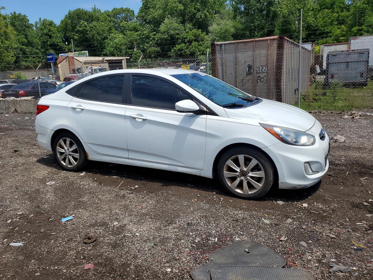 2012 Hyundai Accent Gls White vin: KMHCU4AEXCU061013