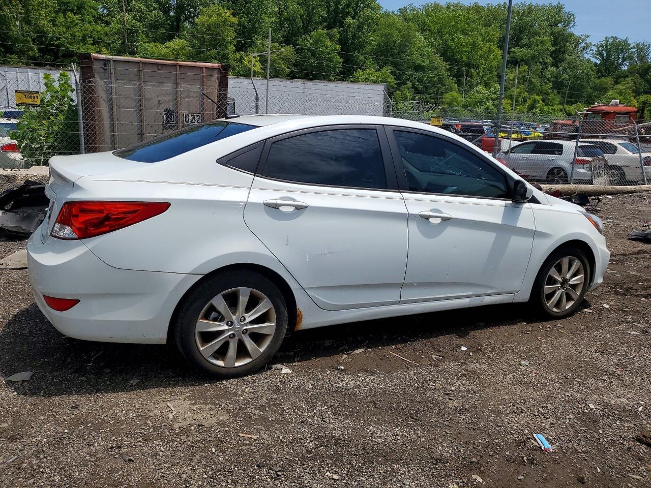 2012 Hyundai Accent Gls White vin: KMHCU4AEXCU061013