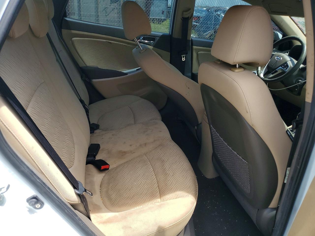 2012 Hyundai Accent Gls White vin: KMHCU4AEXCU061013