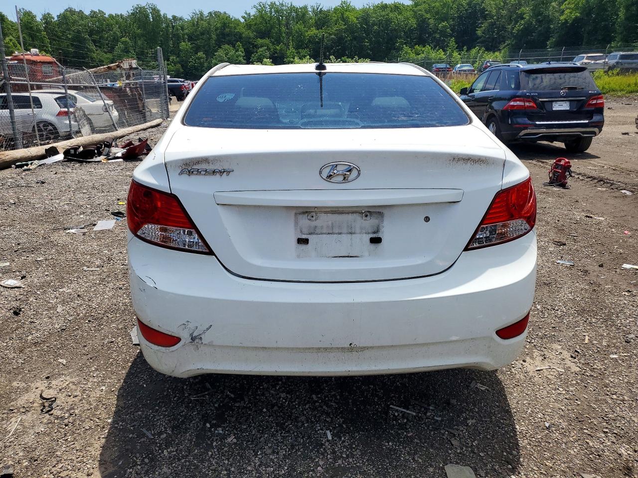 2012 Hyundai Accent Gls White vin: KMHCU4AEXCU061013