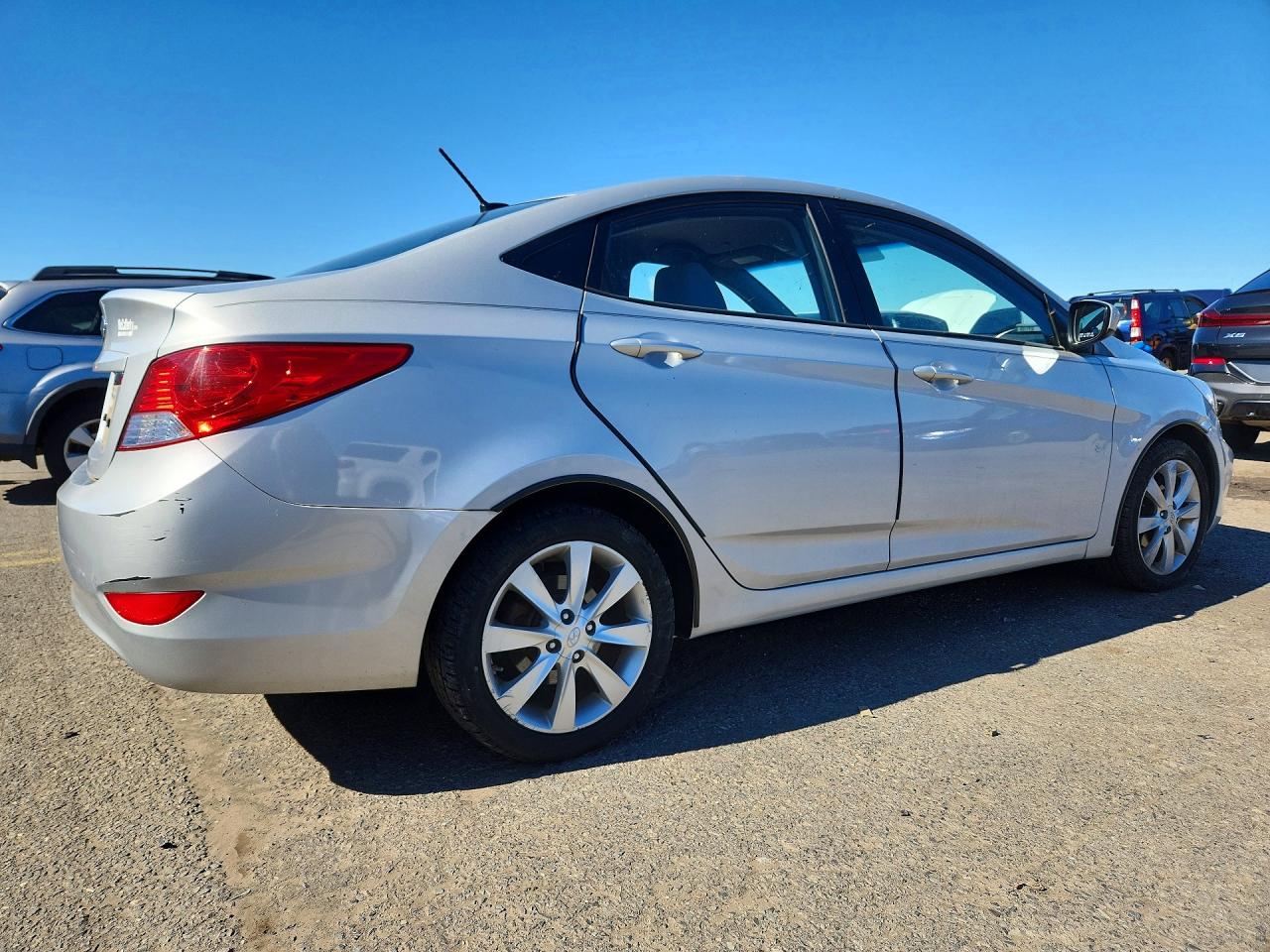 2012 Hyundai Accent Gls Silver vin: KMHCU4AEXCU071704