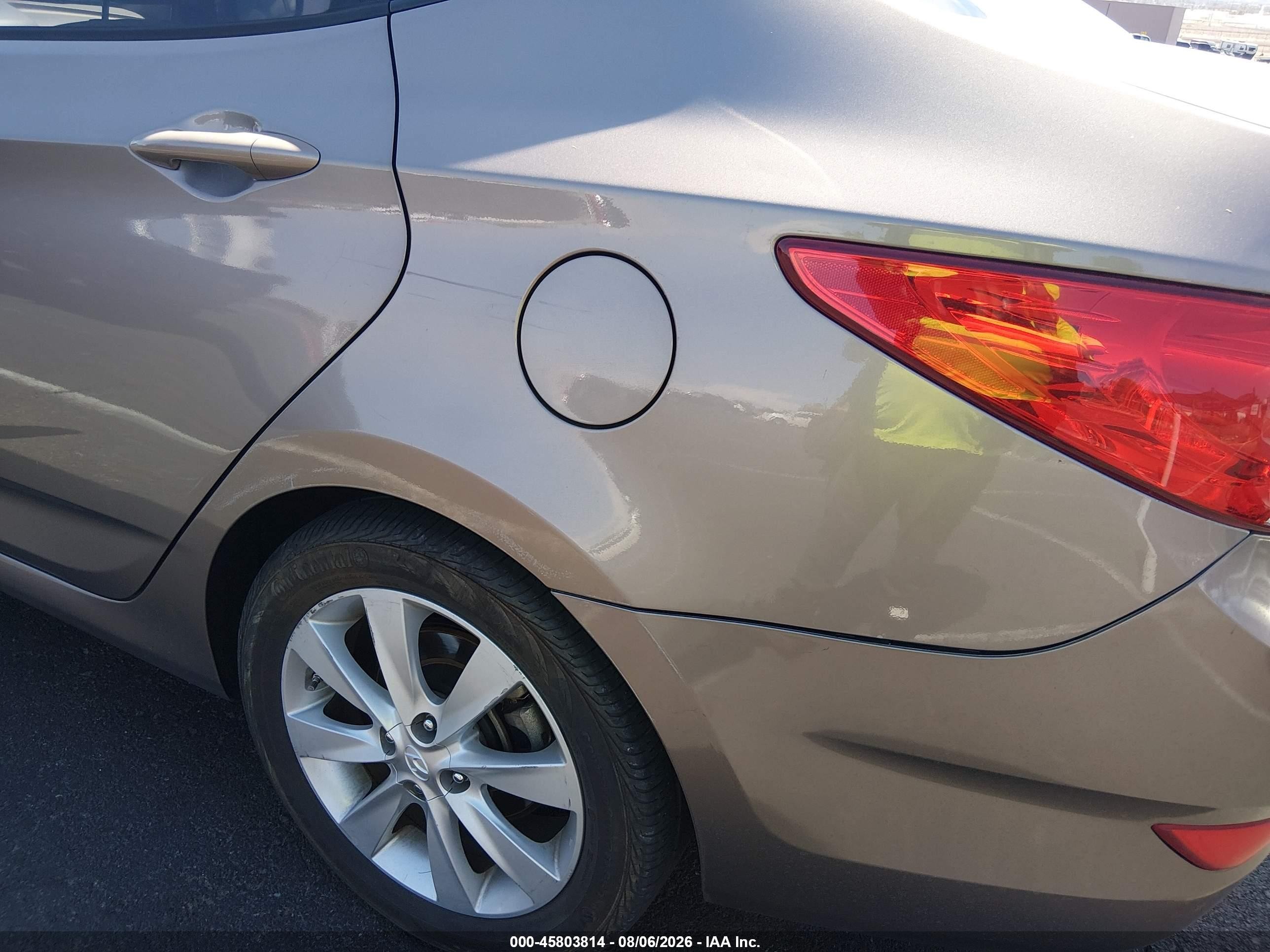 2014 Hyundai Accent Gls Tan vin: KMHCU4AEXEU746910