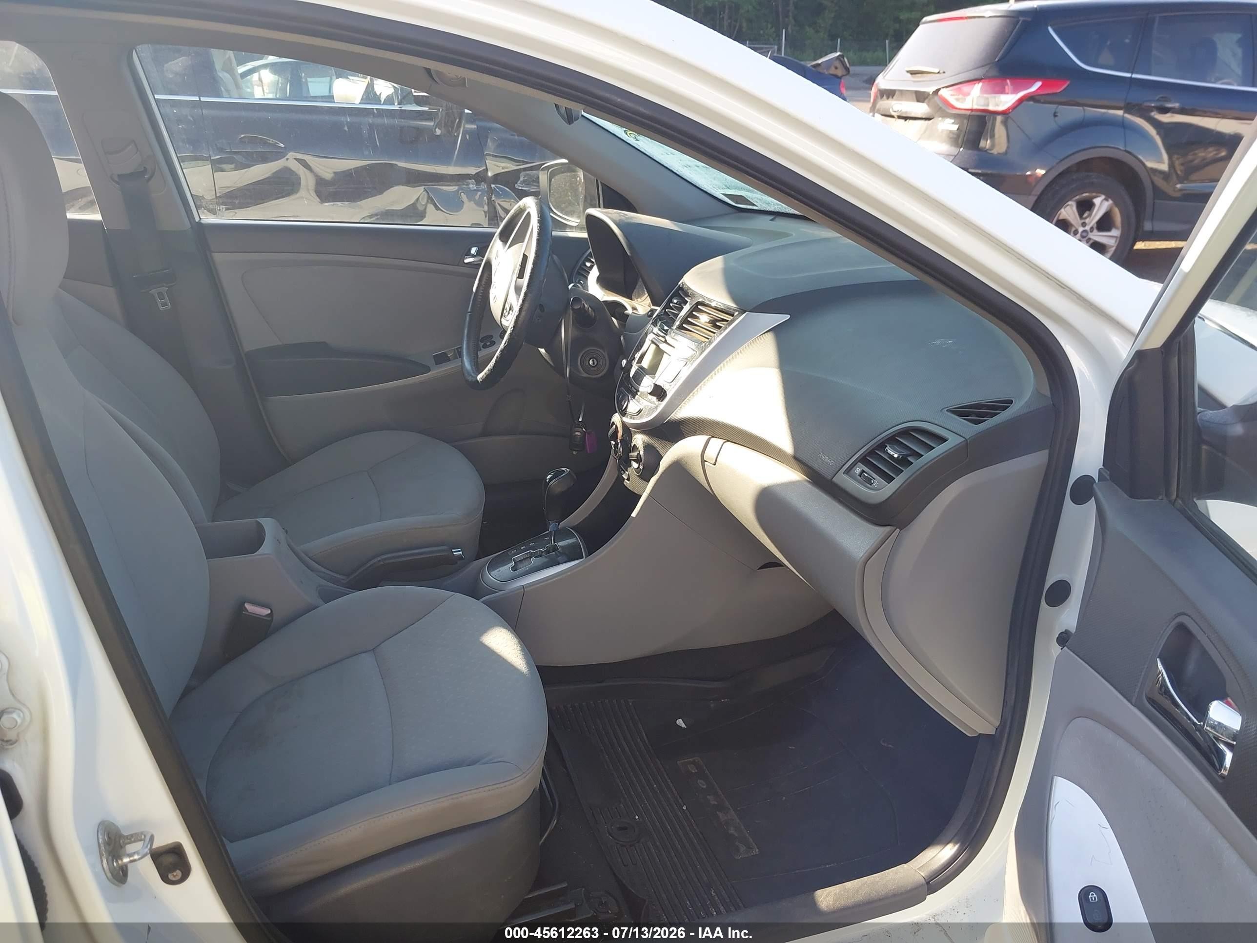 2012 Hyundai Accent Se White vin: KMHCU5AE0CU013607