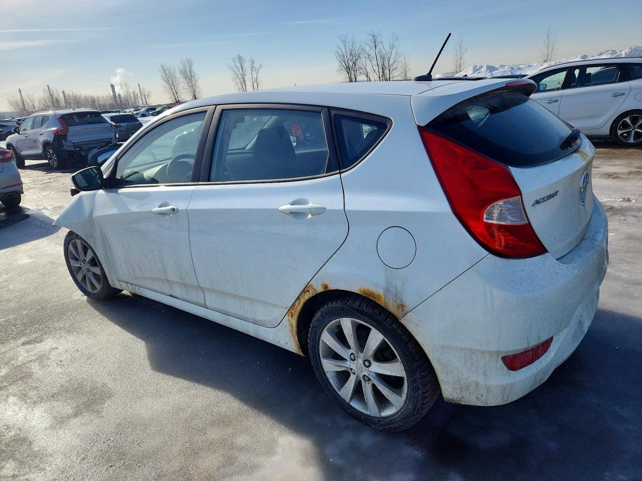 2012 Hyundai Accent Se White vin: KMHCU5AE0CU033713