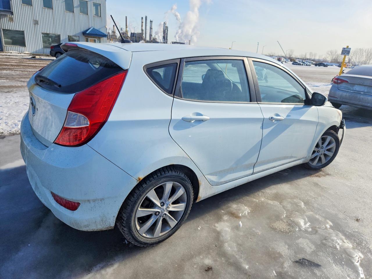 2012 Hyundai Accent Se White vin: KMHCU5AE0CU033713