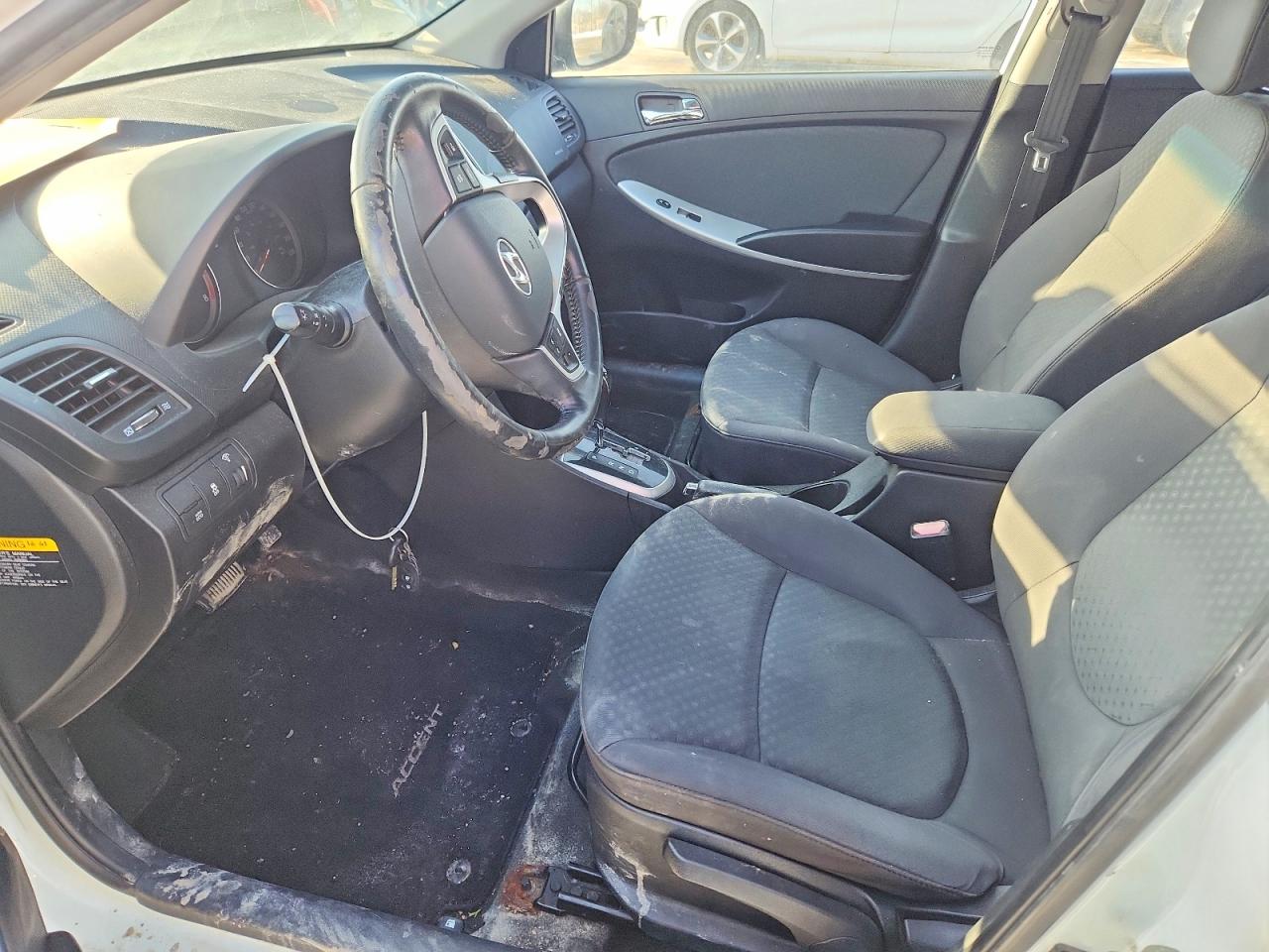 2012 Hyundai Accent Se White vin: KMHCU5AE0CU033713