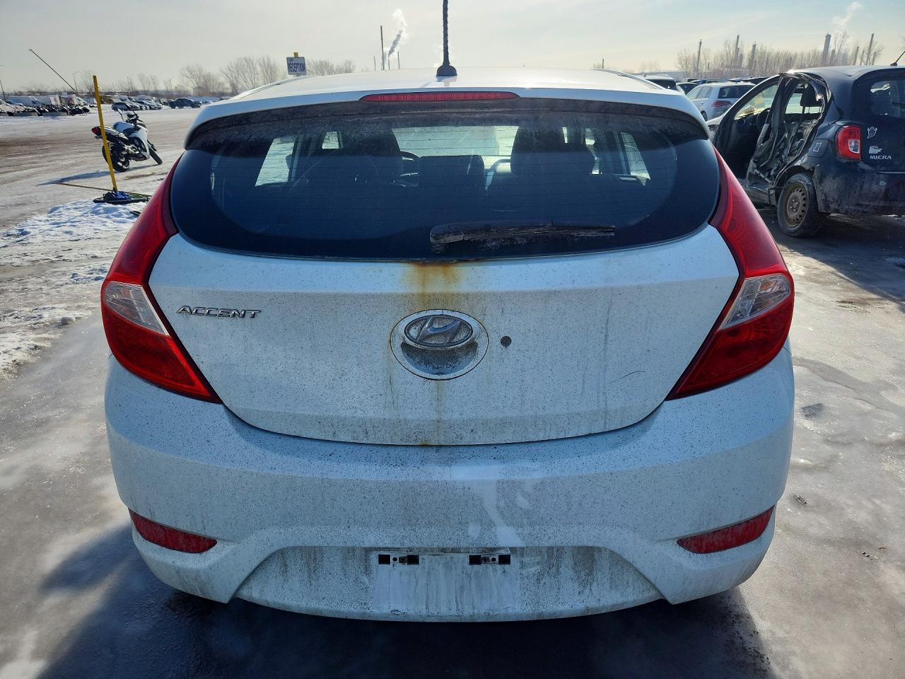 2012 Hyundai Accent Se White vin: KMHCU5AE0CU033713