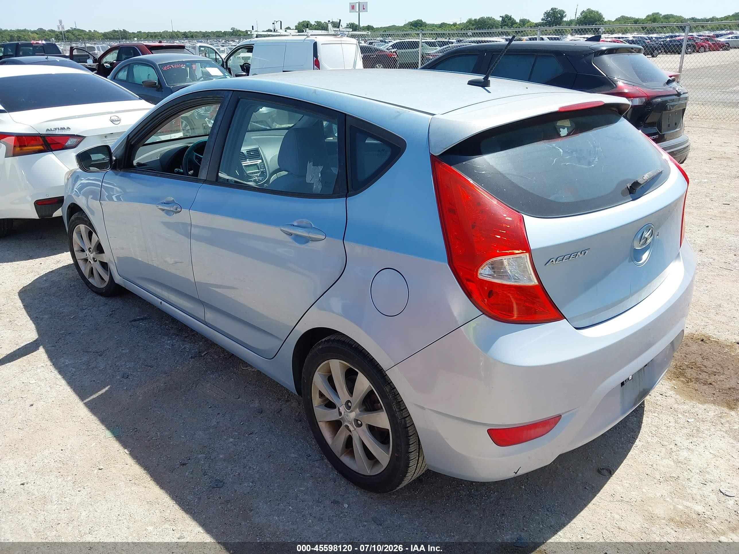 2013 Hyundai Accent Se Light Blue vin: KMHCU5AE0DU078491