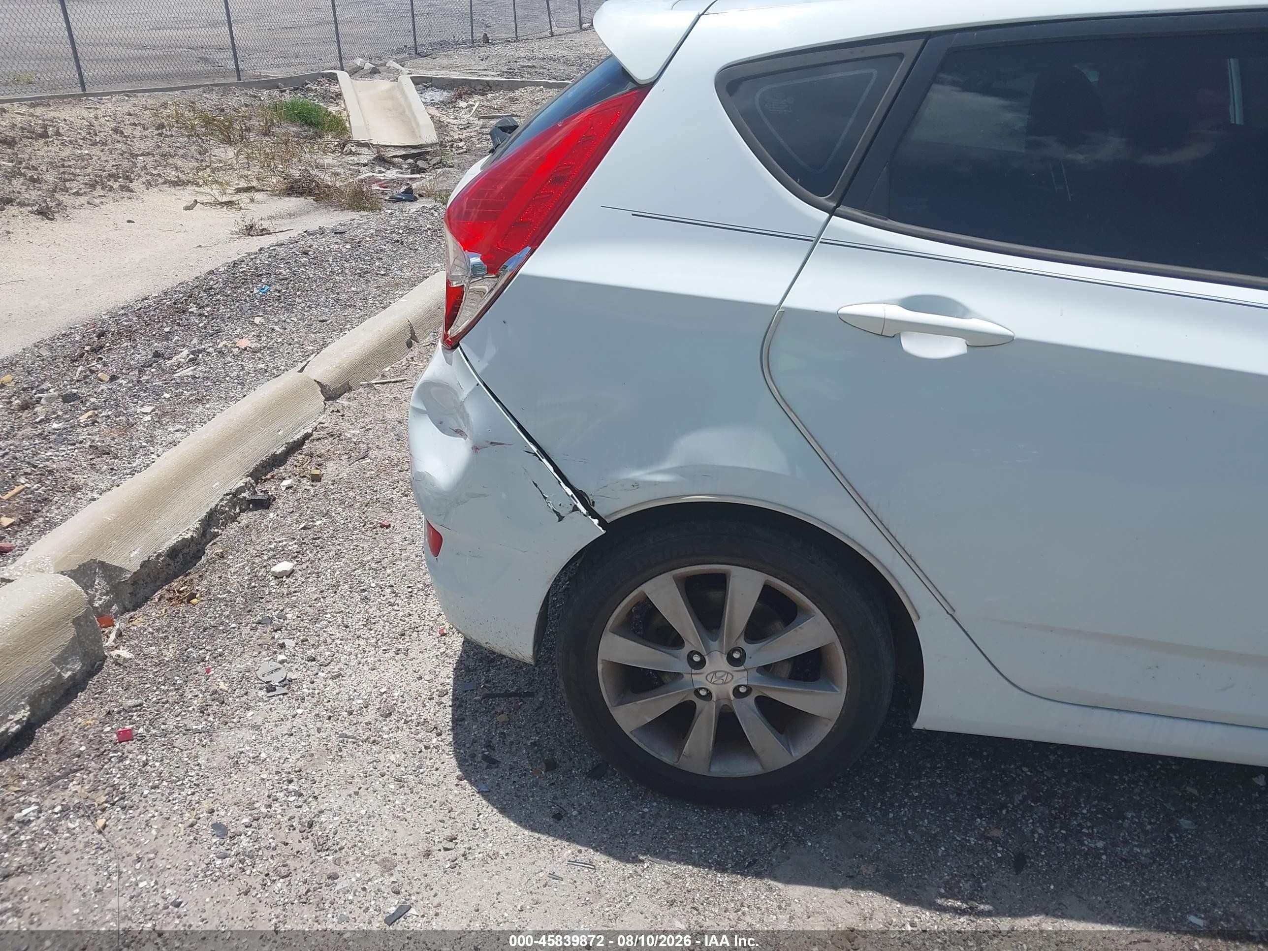 2013 Hyundai Accent Se White vin: KMHCU5AE0DU098854