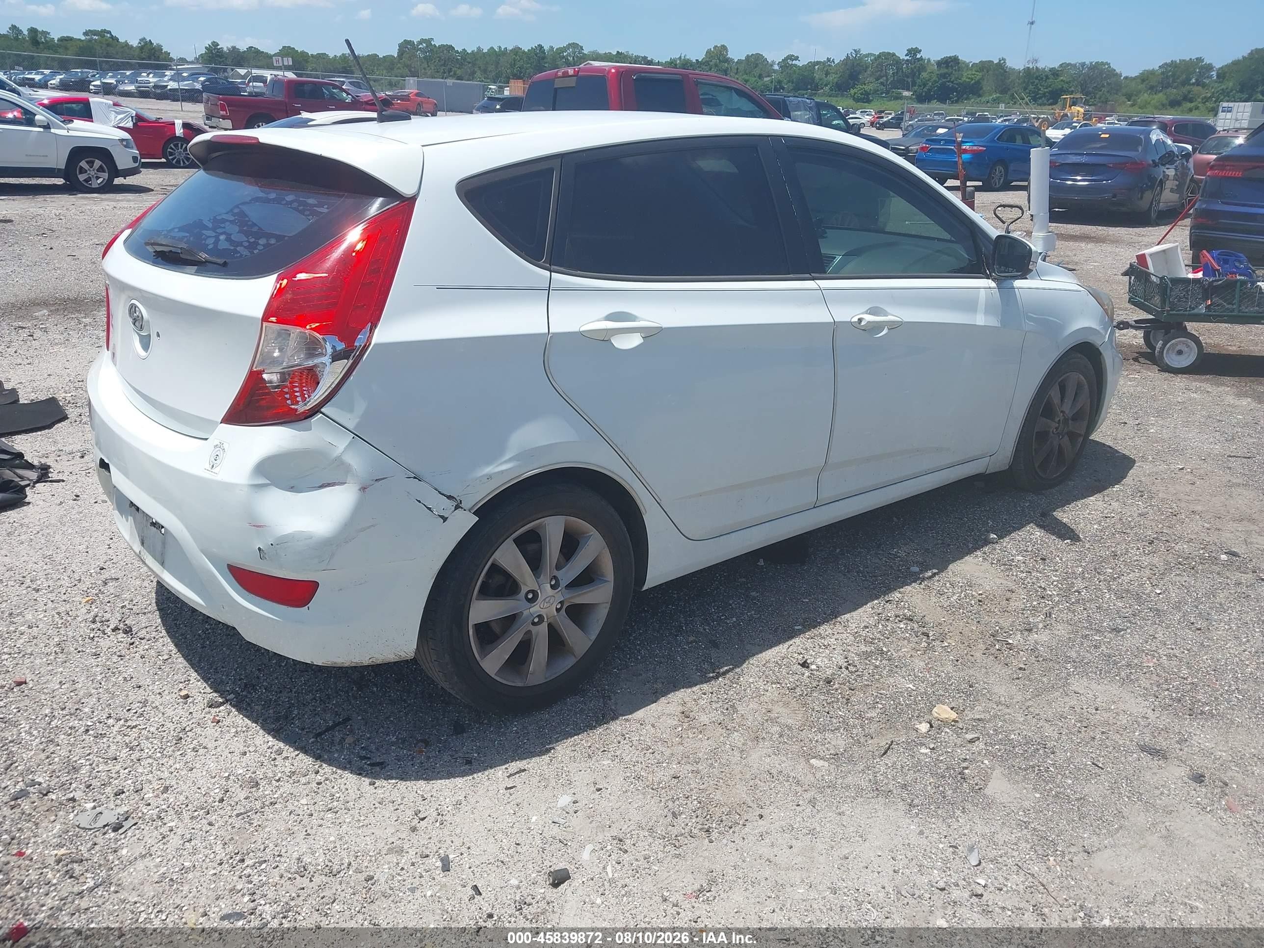 2013 Hyundai Accent Se White vin: KMHCU5AE0DU098854