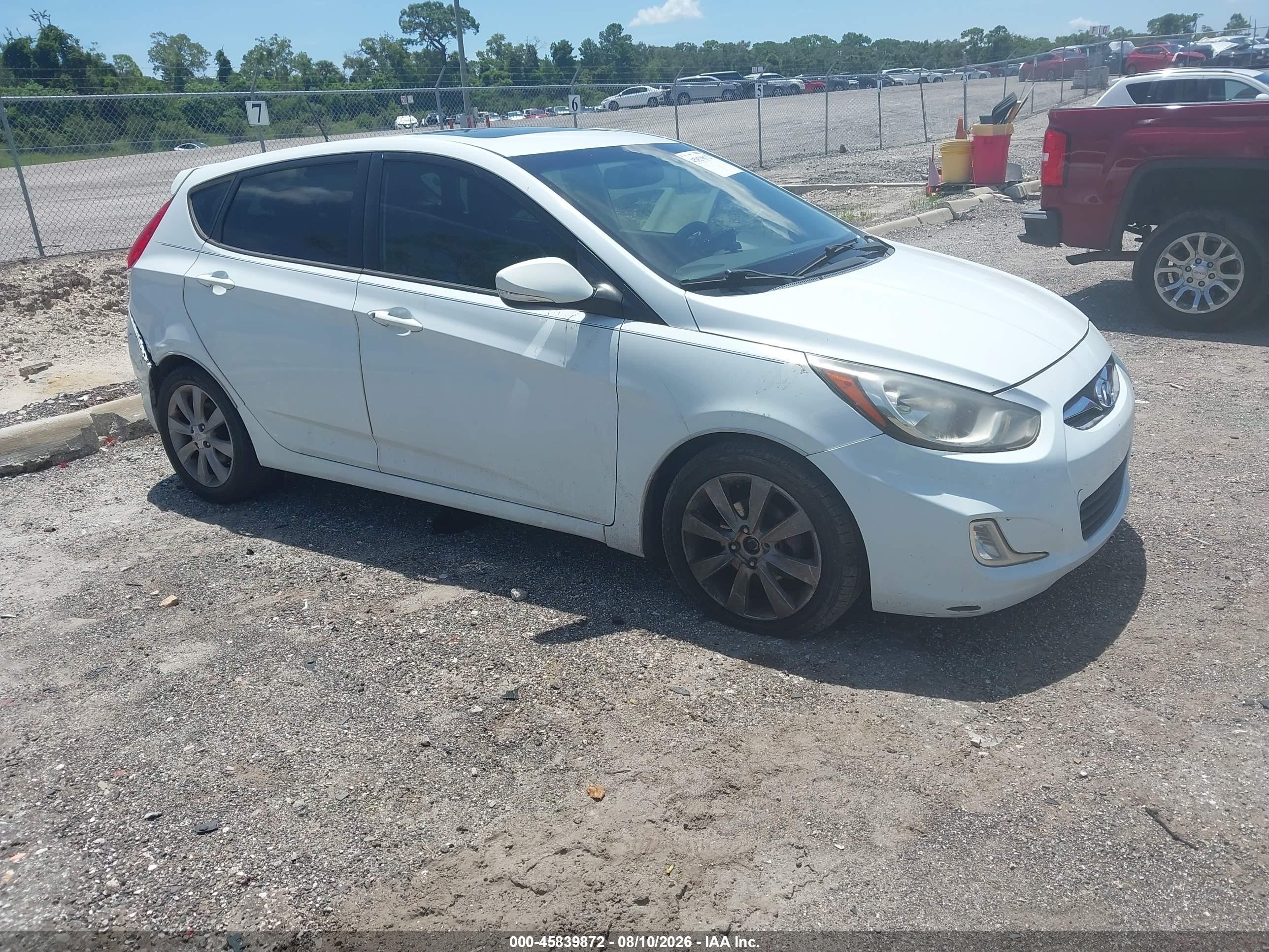 2013 Hyundai Accent Se White vin: KMHCU5AE0DU098854