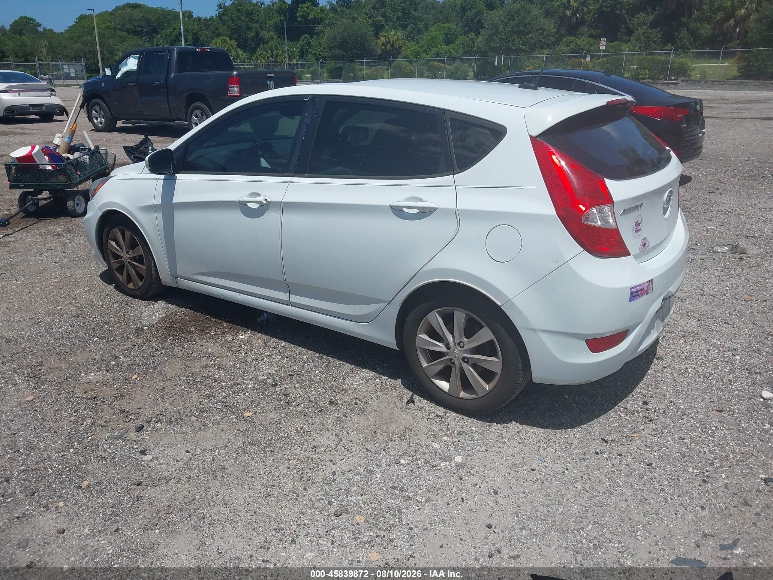 2013 Hyundai Accent Se White vin: KMHCU5AE0DU098854