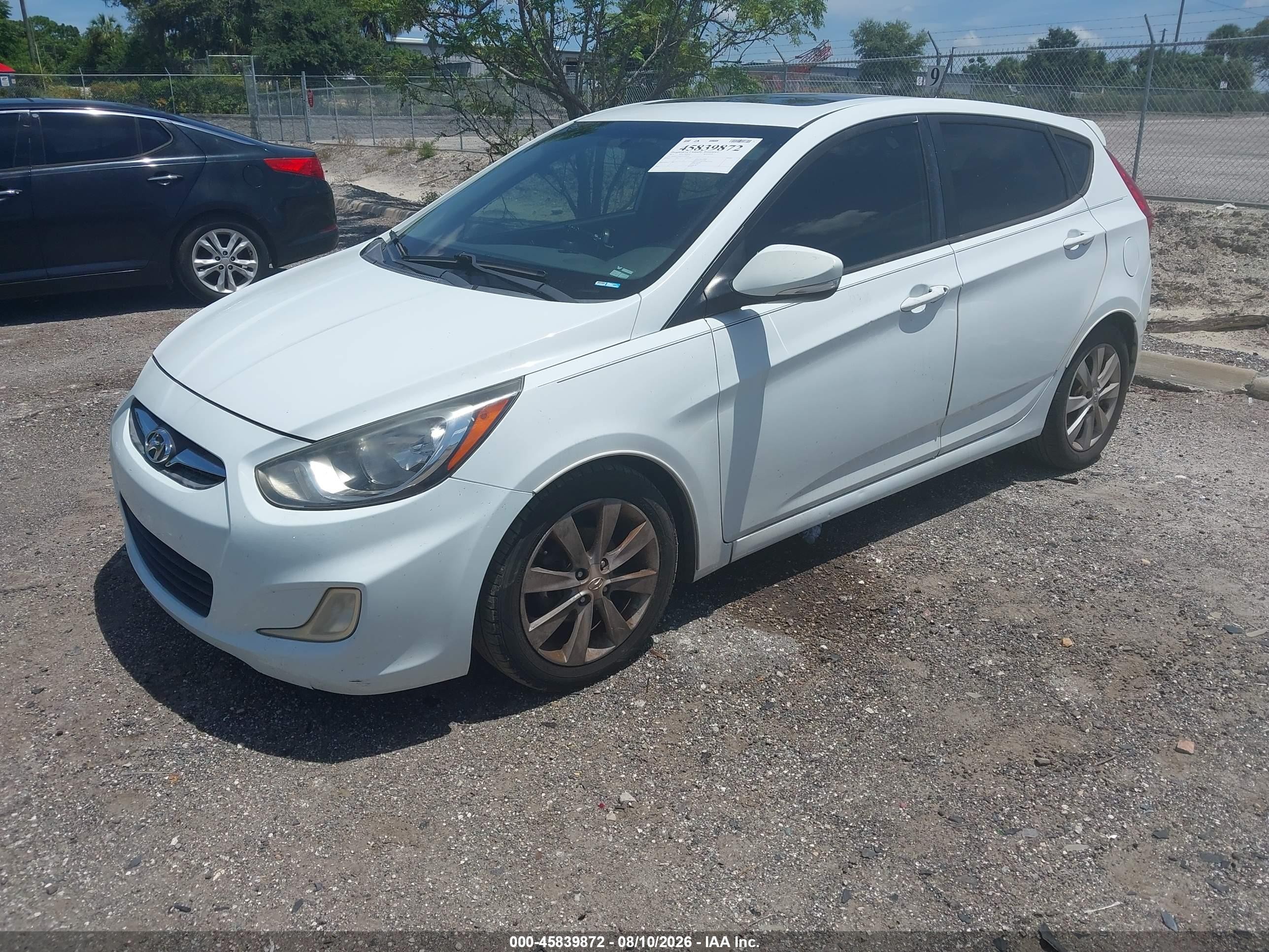 2013 Hyundai Accent Se White vin: KMHCU5AE0DU098854