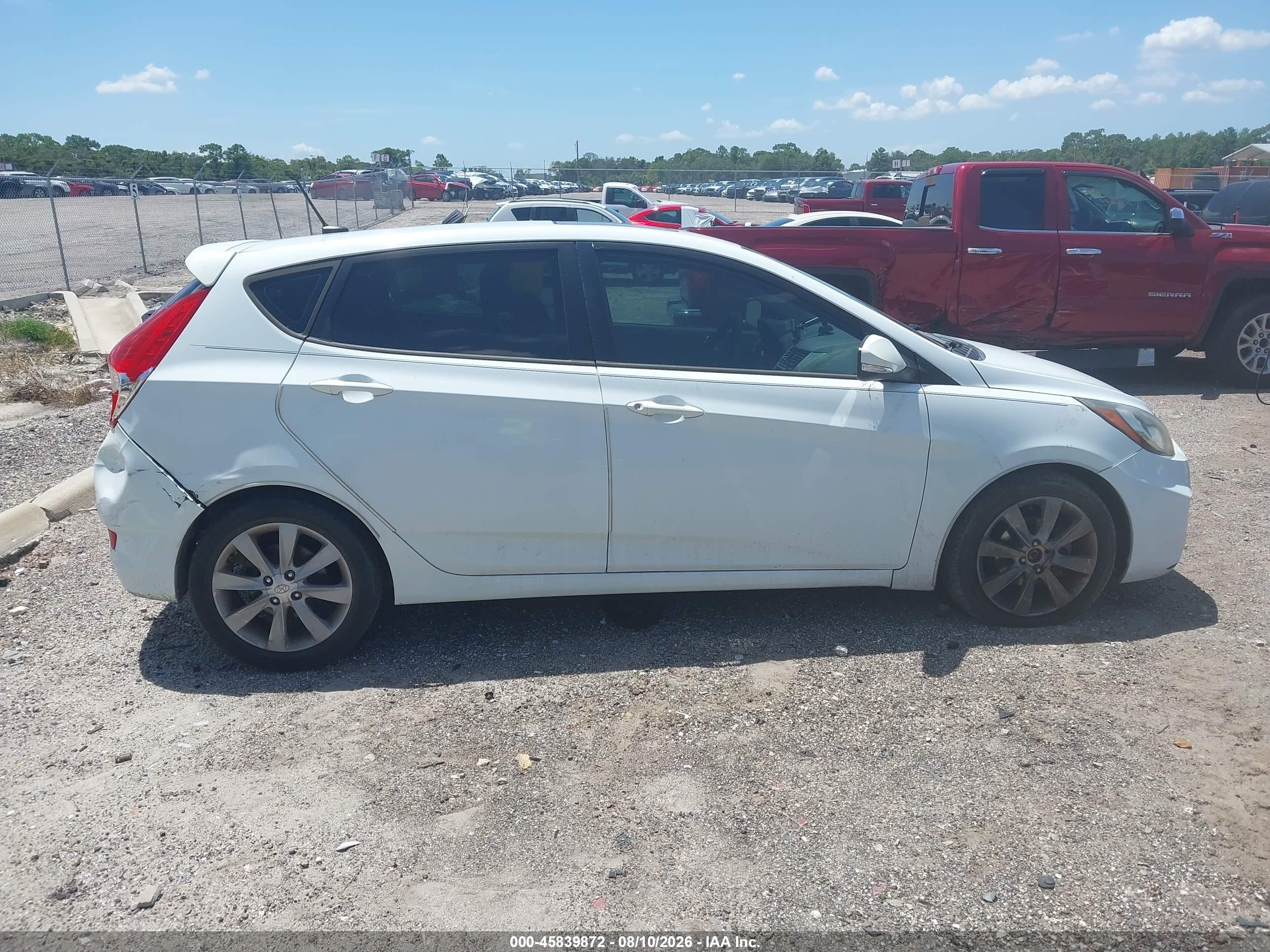 2013 Hyundai Accent Se White vin: KMHCU5AE0DU098854