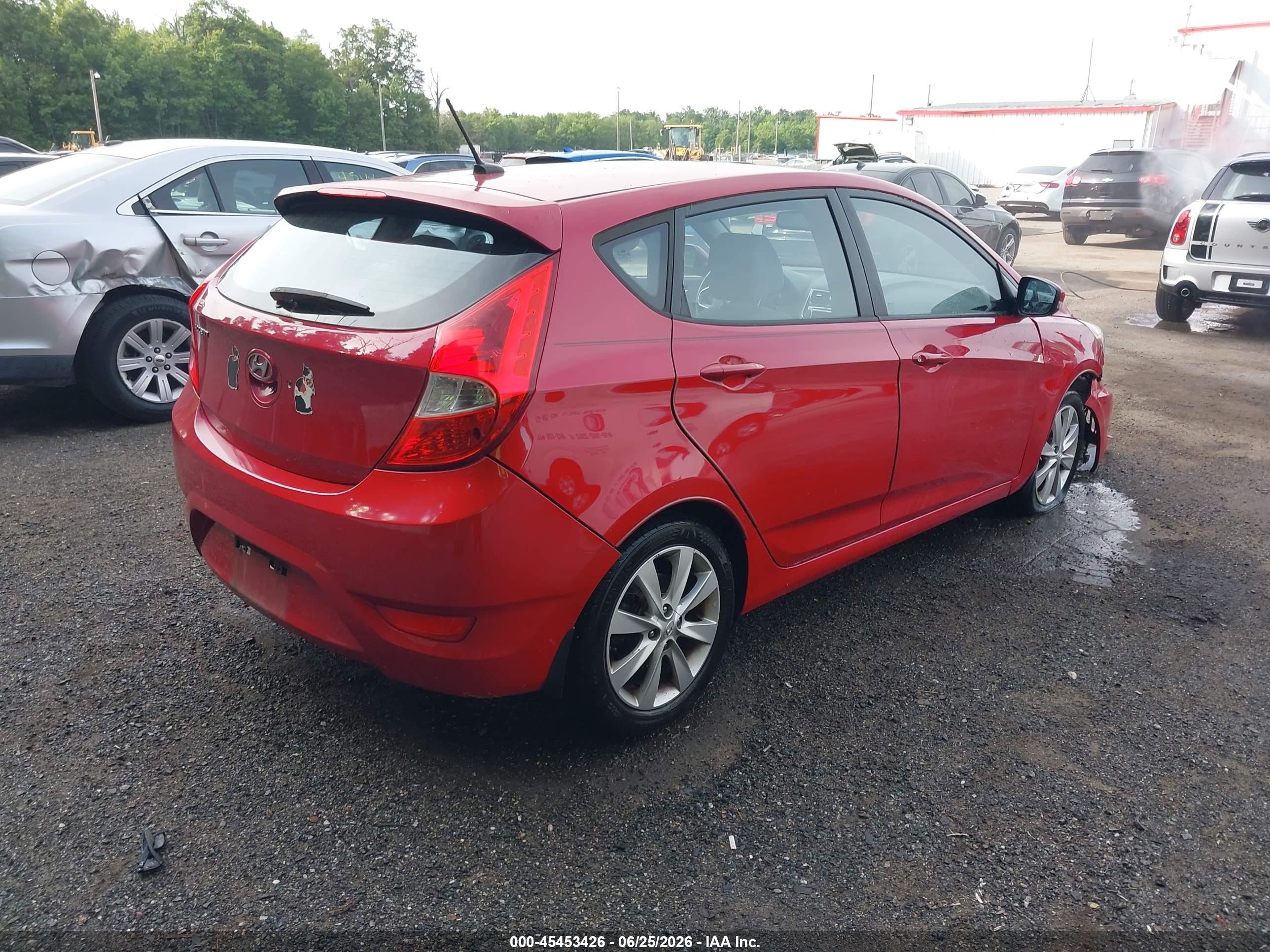 2013 Hyundai Accent Se Red vin: KMHCU5AE0DU100201