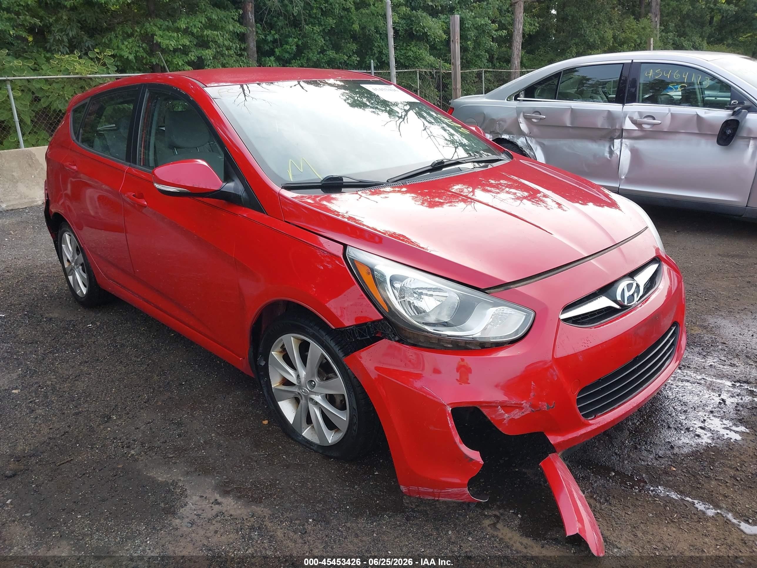 2013 Hyundai Accent Se Red vin: KMHCU5AE0DU100201