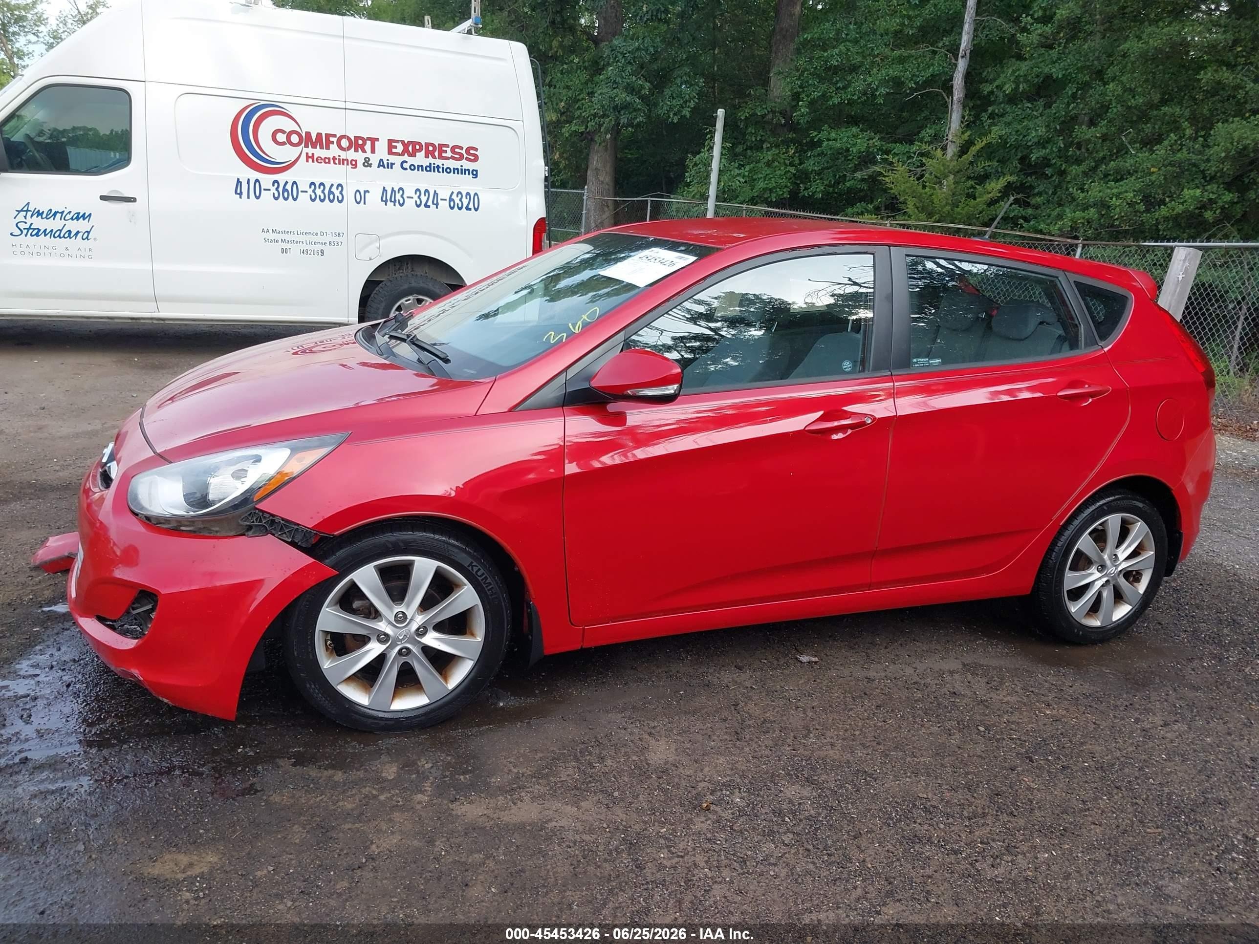 2013 Hyundai Accent Se Red vin: KMHCU5AE0DU100201
