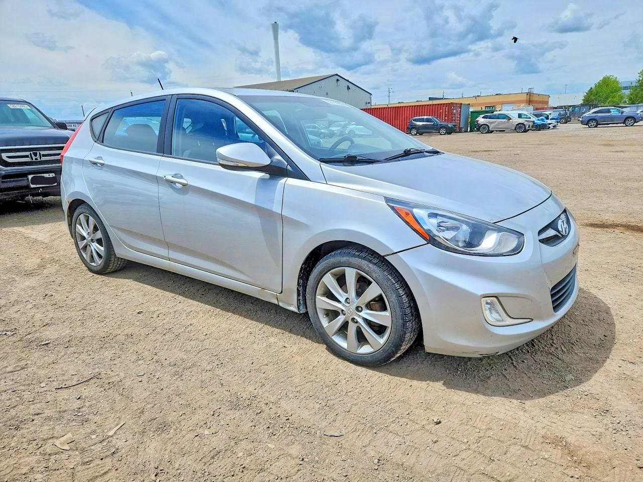 2014 Hyundai Accent Se Silver vin: KMHCU5AE0EU152347