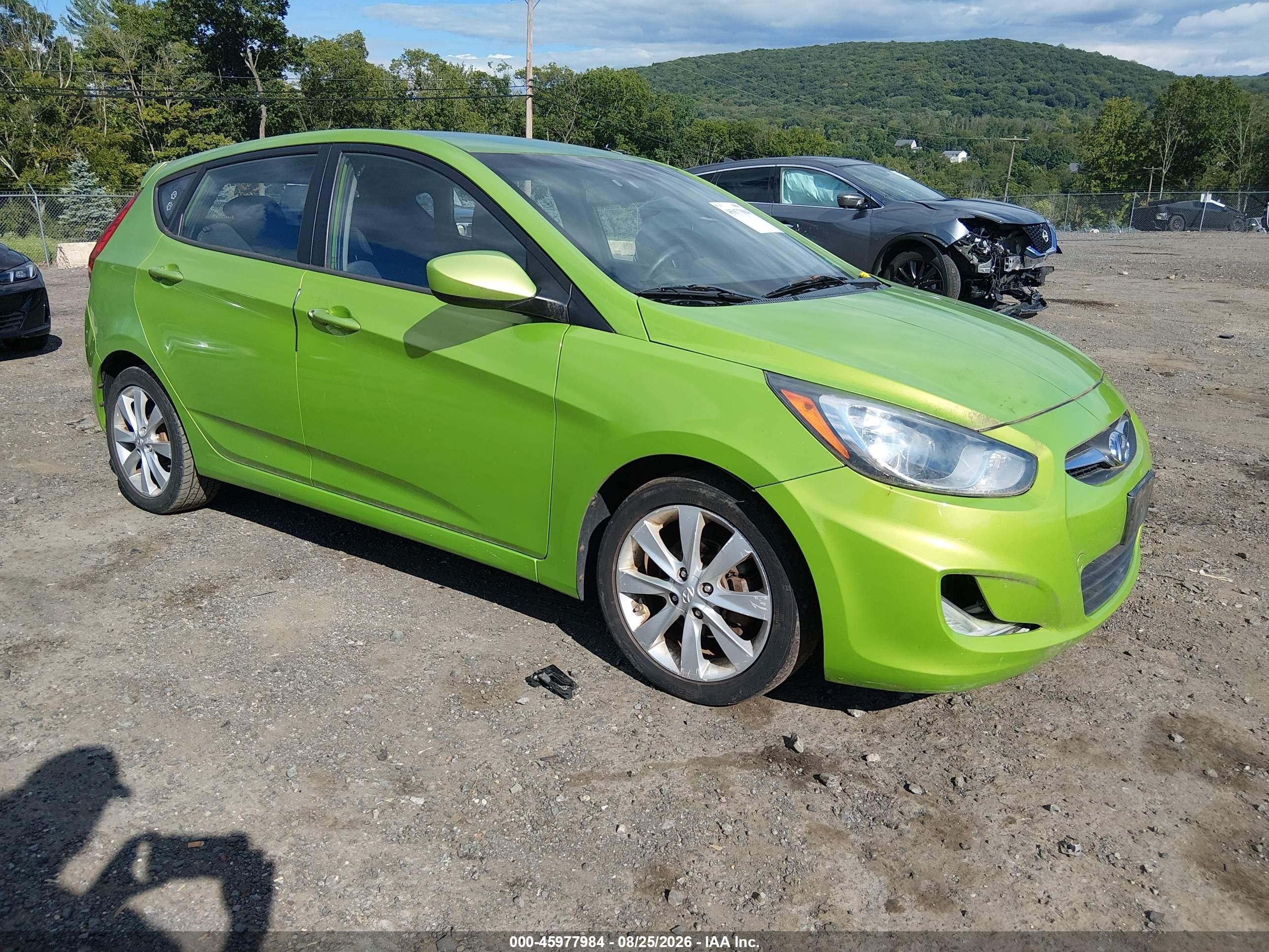 2012 Hyundai Accent Se Green vin: KMHCU5AE1CU013129