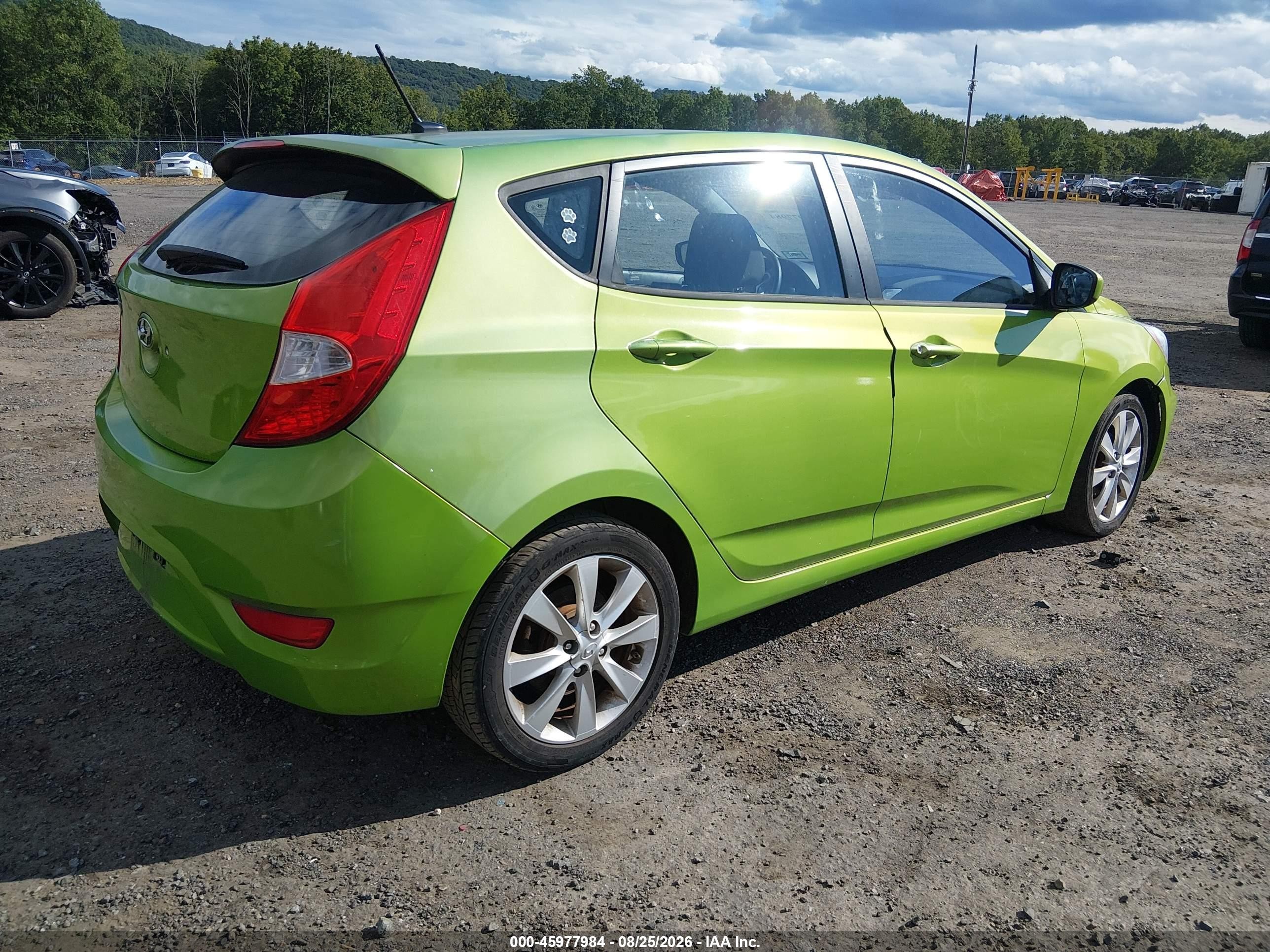 2012 Hyundai Accent Se Green vin: KMHCU5AE1CU013129
