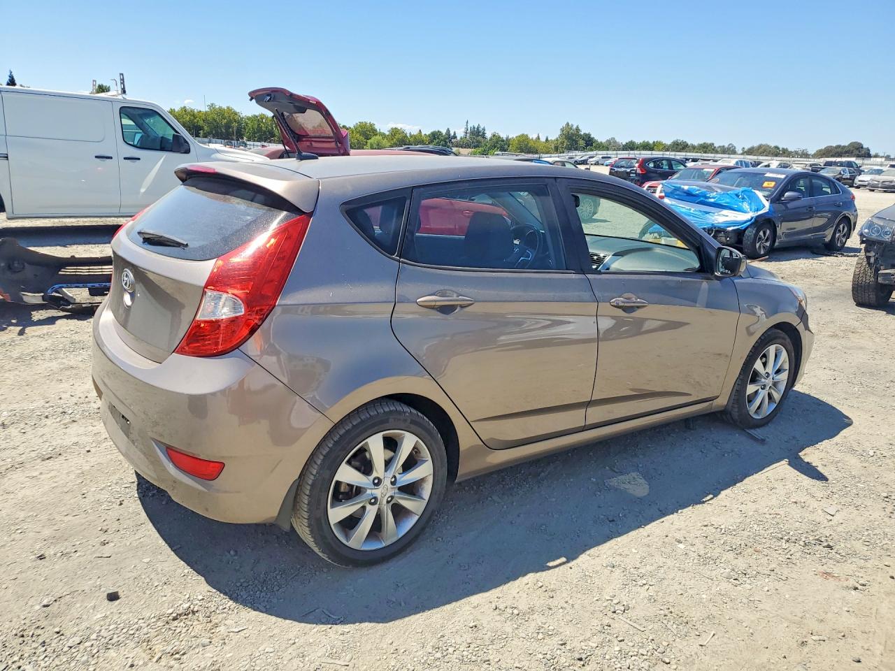 2012 Hyundai Accent Se Tan vin: KMHCU5AE1CU017665