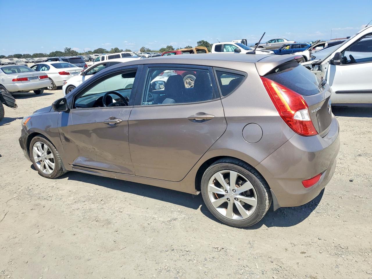 2012 Hyundai Accent Se Tan vin: KMHCU5AE1CU017665