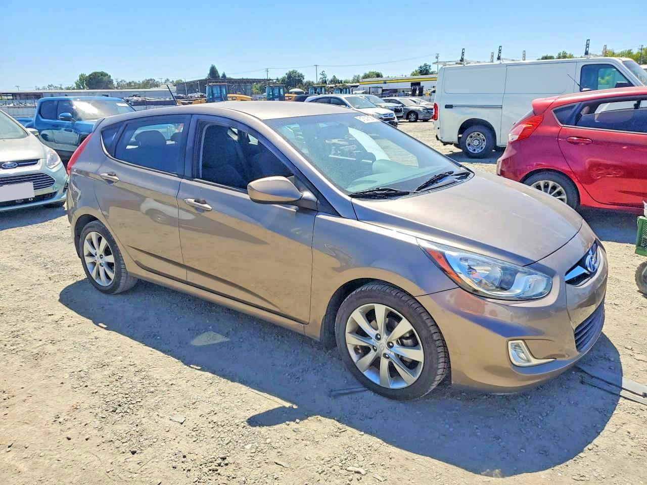 2012 Hyundai Accent Se Tan vin: KMHCU5AE1CU017665