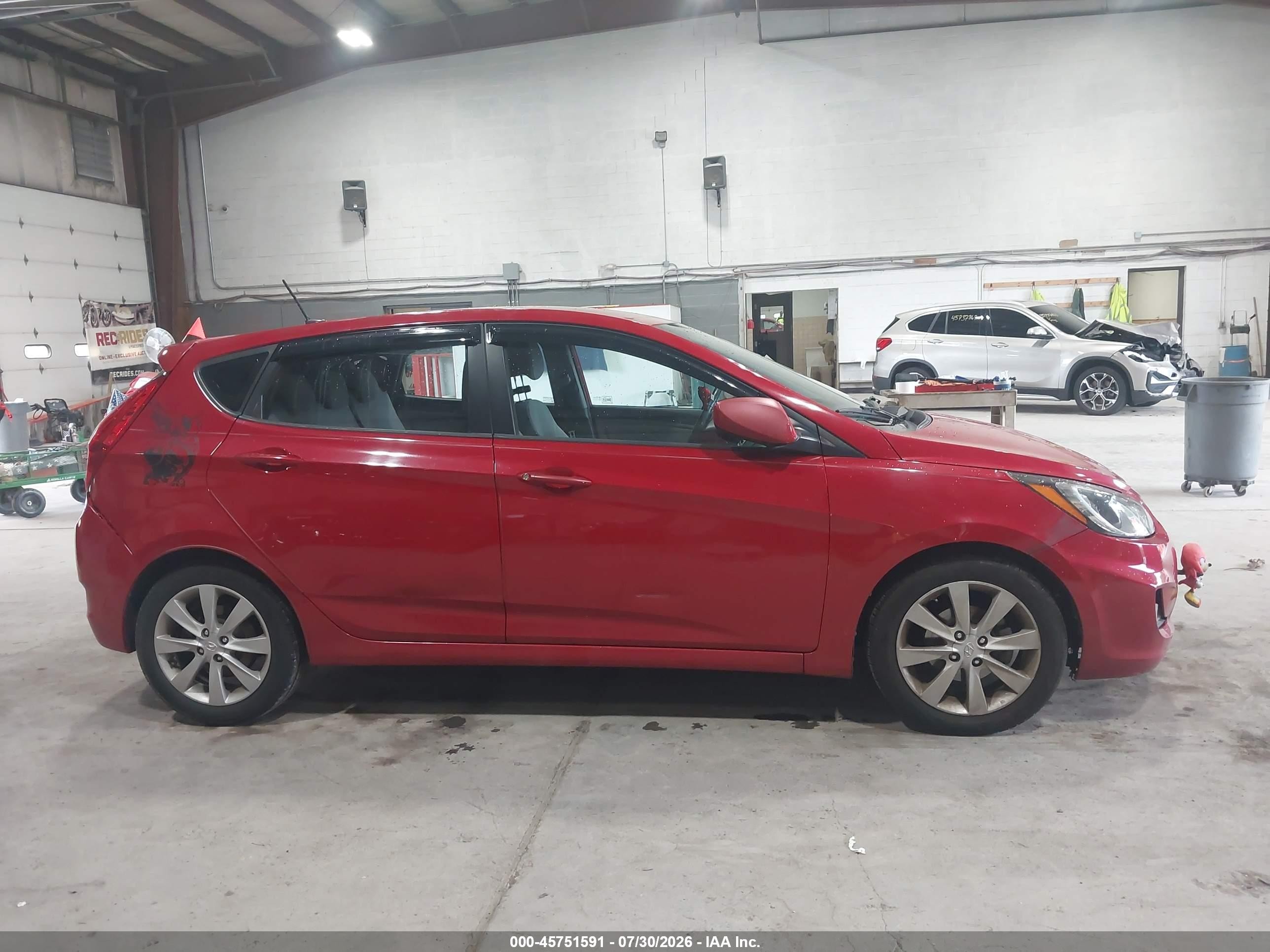 2012 Hyundai Accent Se Red vin: KMHCU5AE1CU018623