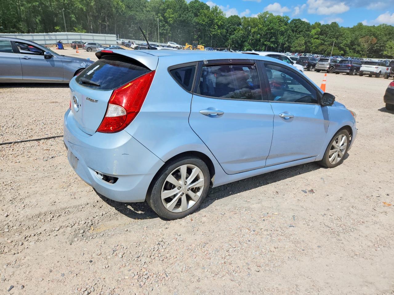 2012 Hyundai Accent Se Blue vin: KMHCU5AE1CU020582