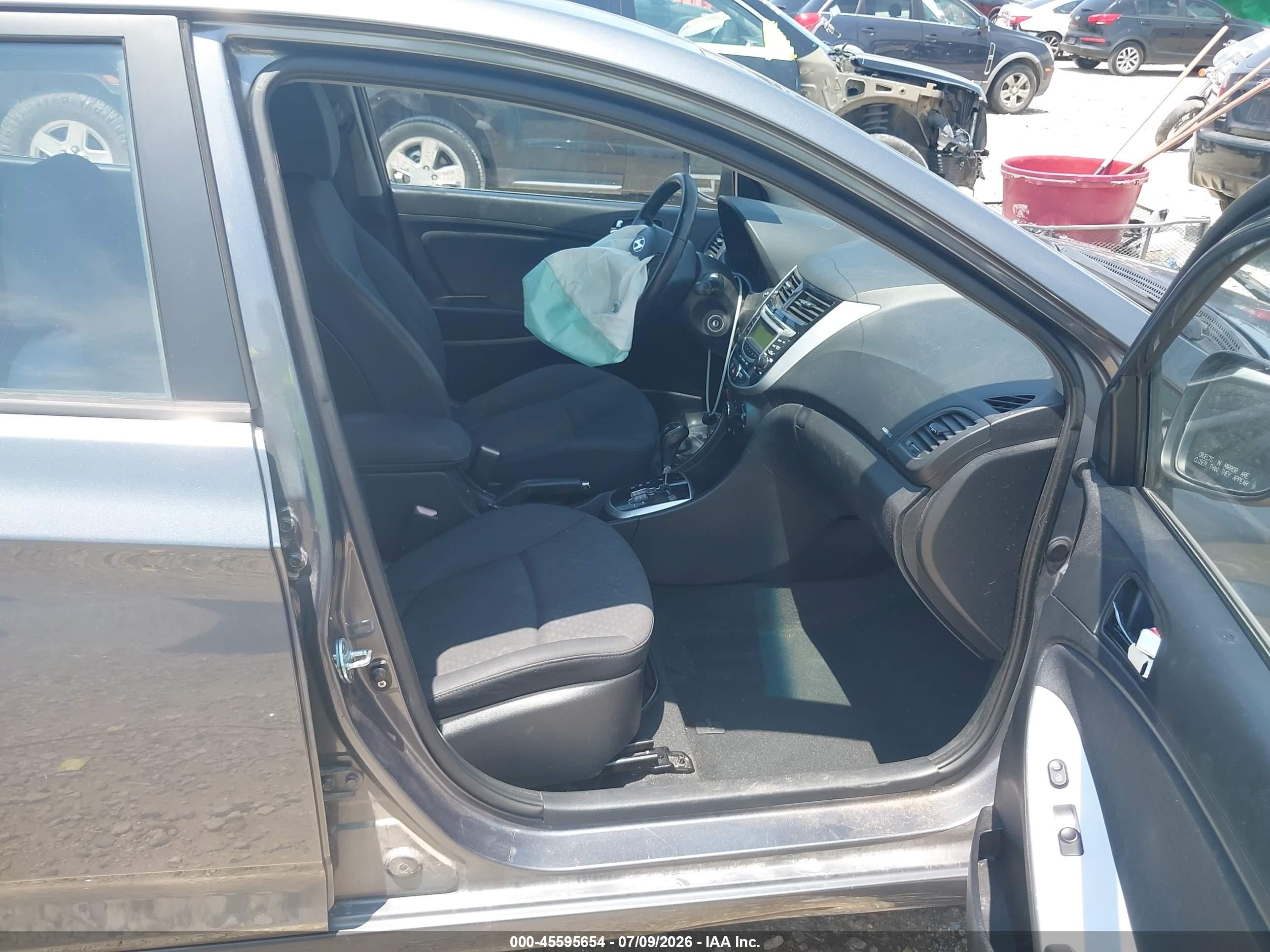 2012 Hyundai Accent Se Серый vin: KMHCU5AE1CU032960