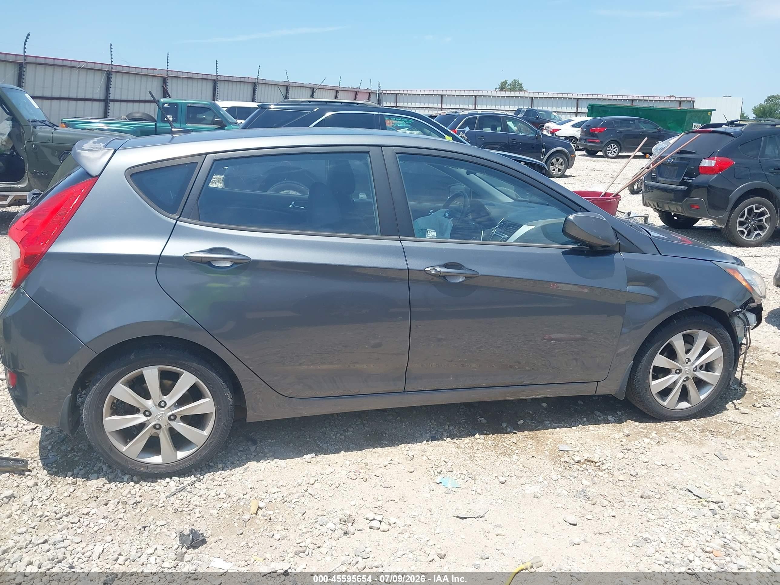 2012 Hyundai Accent Se Серый vin: KMHCU5AE1CU032960