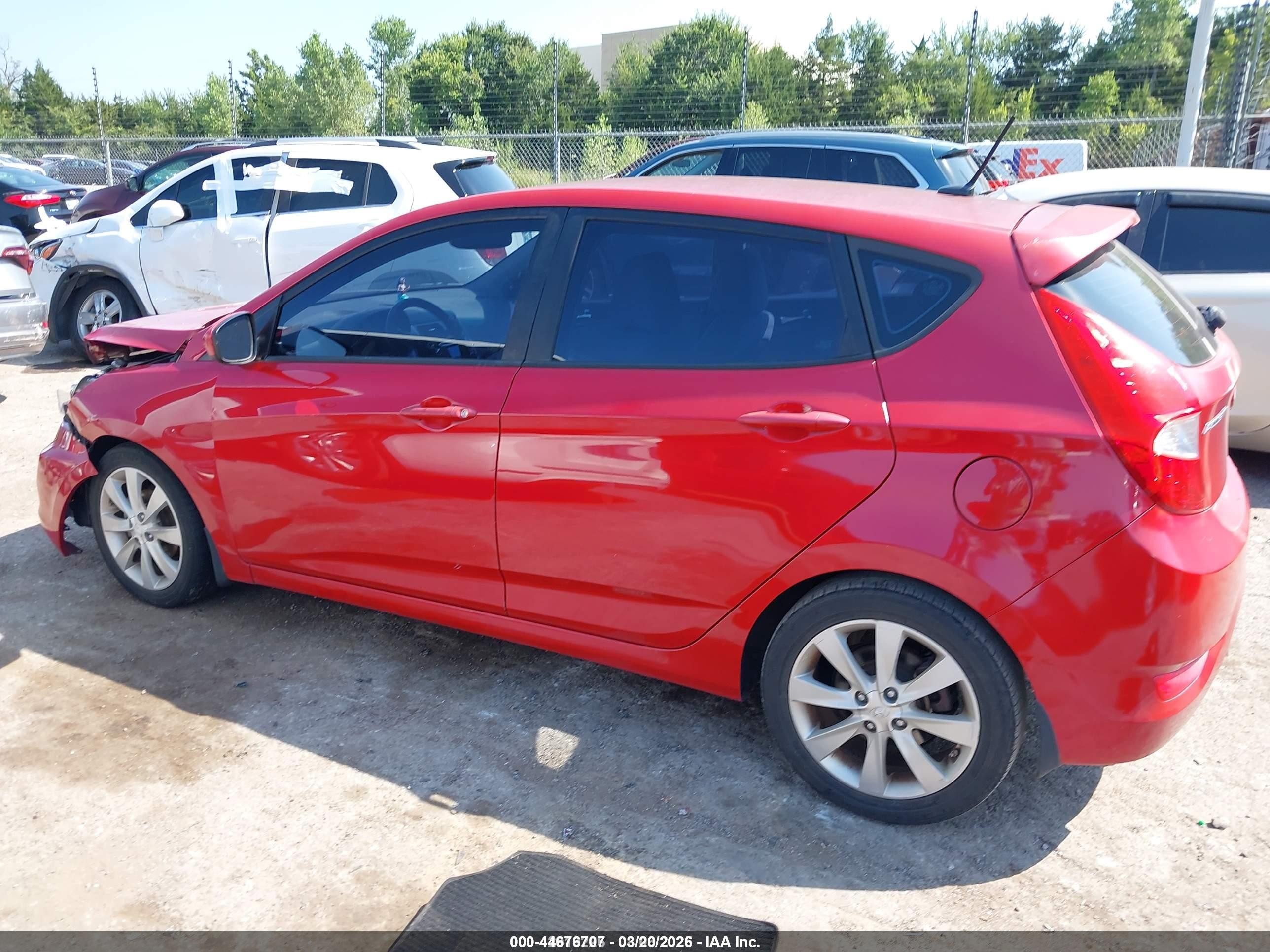 2012 Hyundai Accent Se Red vin: KMHCU5AE1CU038046
