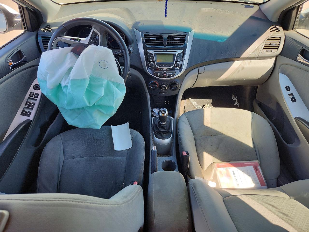 2013 Hyundai Accent Se White vin: KMHCU5AE1DU066785