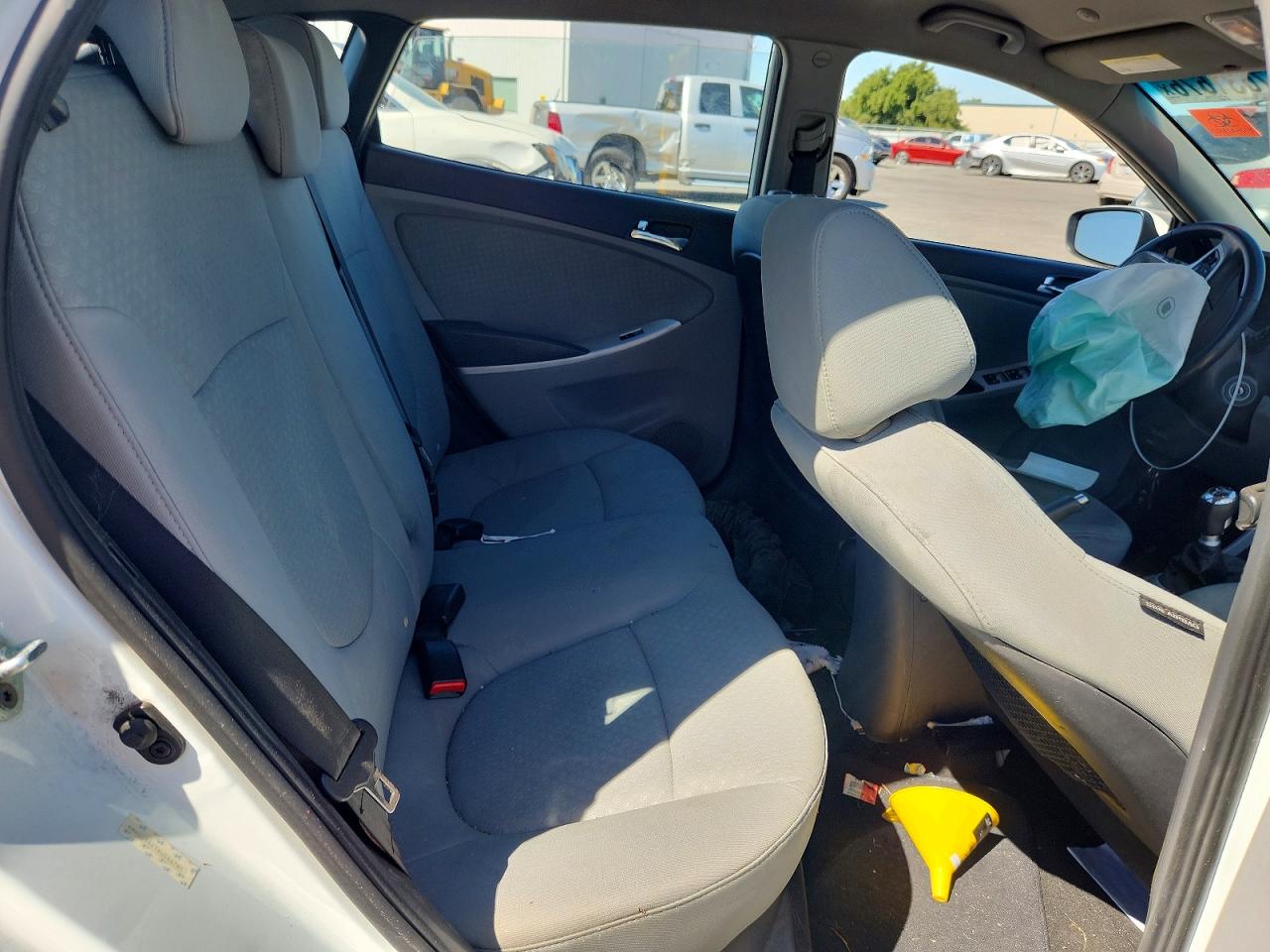 2013 Hyundai Accent Se White vin: KMHCU5AE1DU066785