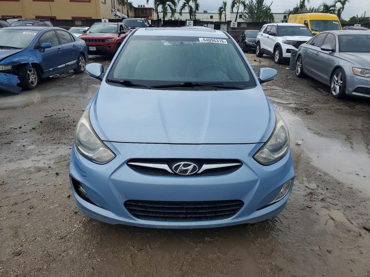 2013 Hyundai Accent Se Blue vin: KMHCU5AE1DU077995
