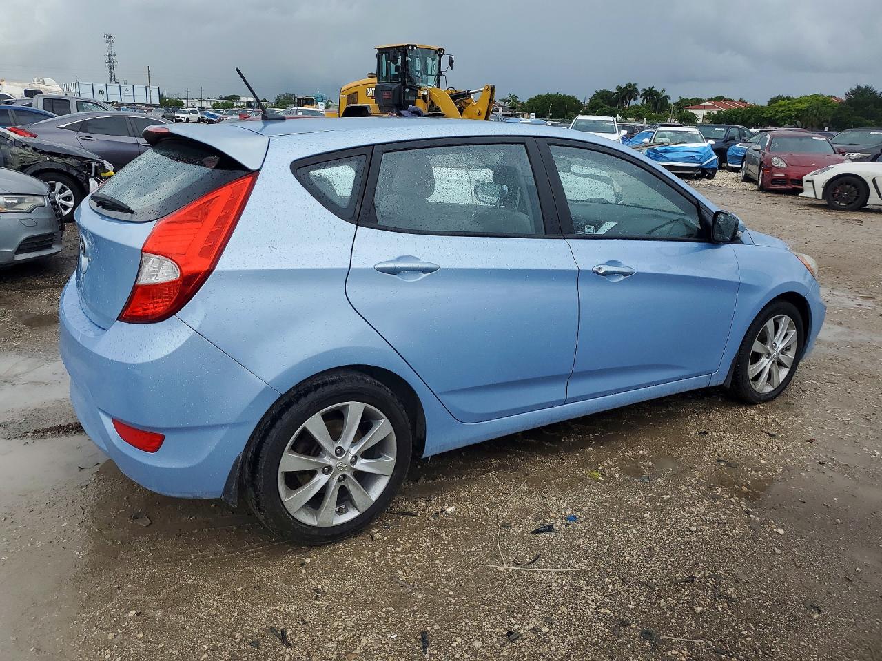 2013 Hyundai Accent Se Blue vin: KMHCU5AE1DU077995