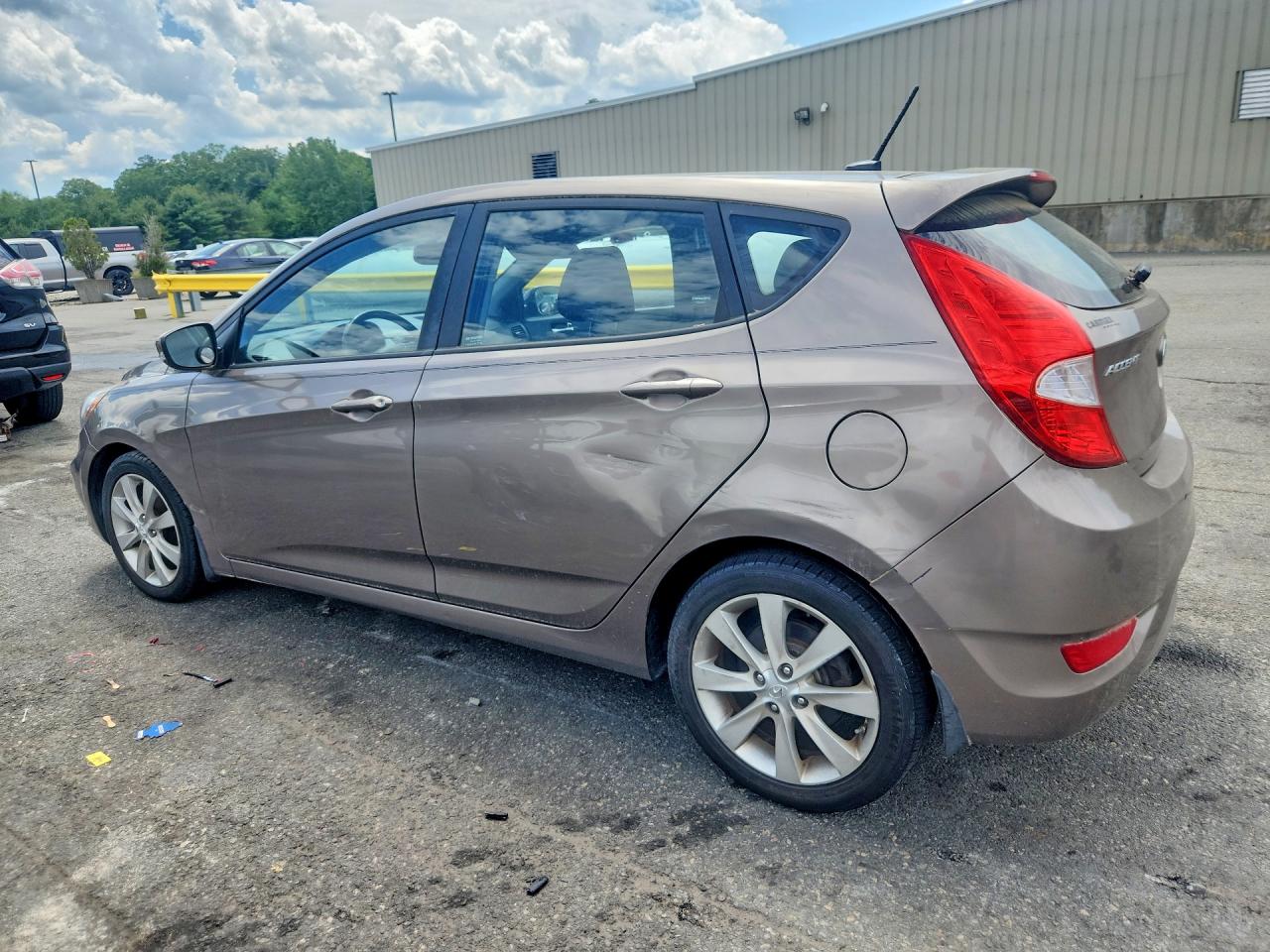 2013 Hyundai Accent Se Желто-коричневый vin: KMHCU5AE1DU104077