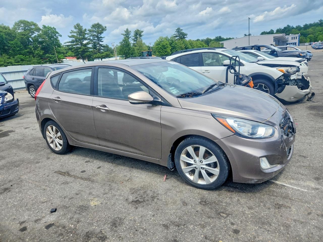 2013 Hyundai Accent Se Желто-коричневый vin: KMHCU5AE1DU104077