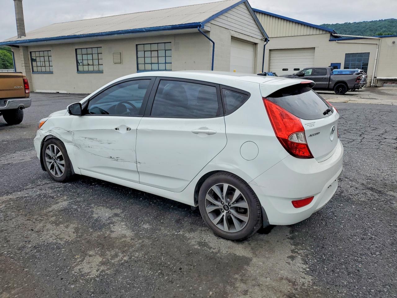 2015 Hyundai Accent Sport White vin: KMHCU5AE1FU220169