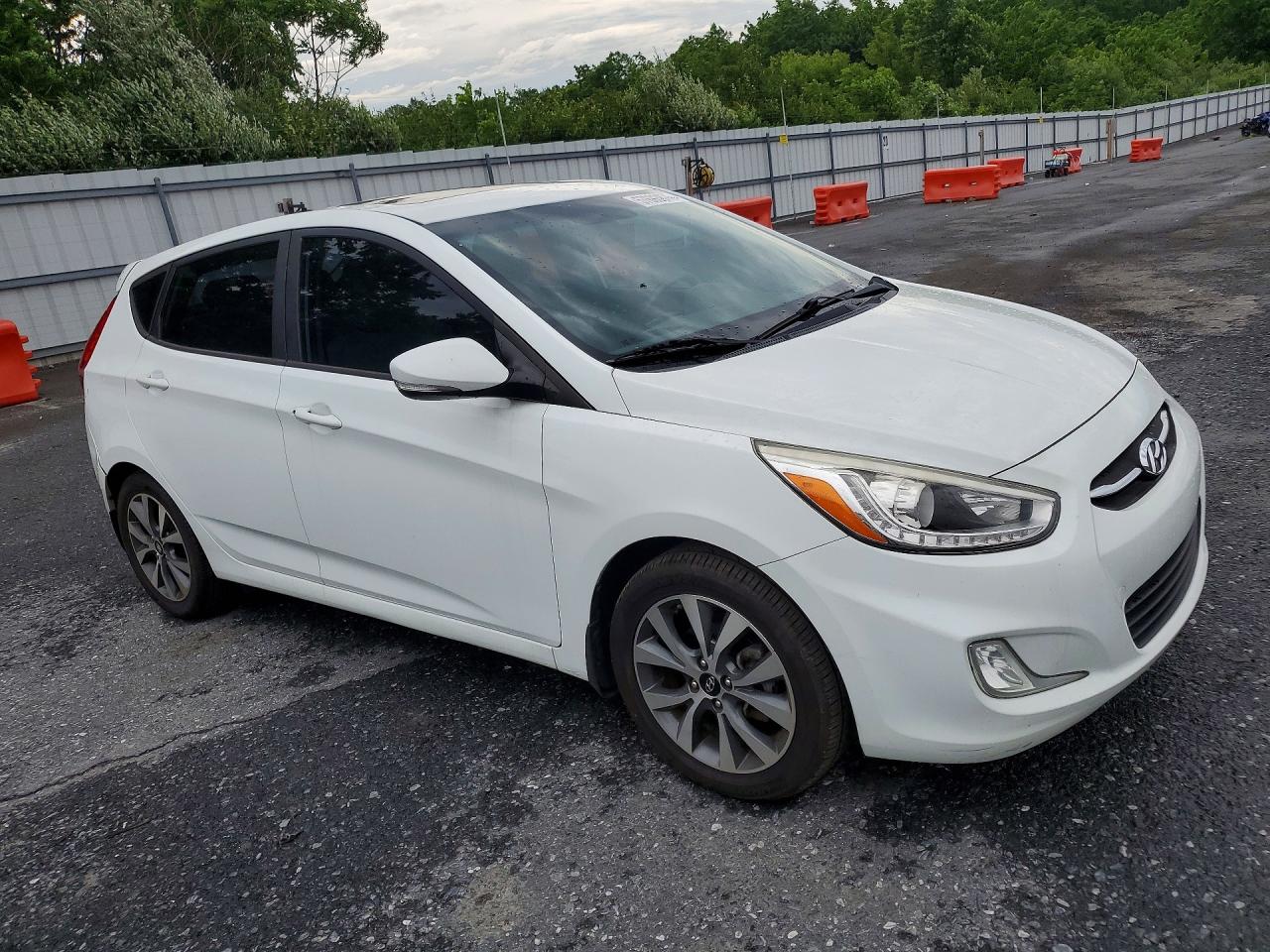 2015 Hyundai Accent Sport White vin: KMHCU5AE1FU220169