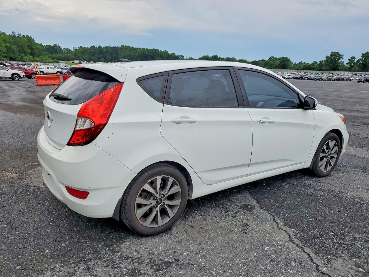 2015 Hyundai Accent Sport White vin: KMHCU5AE1FU220169