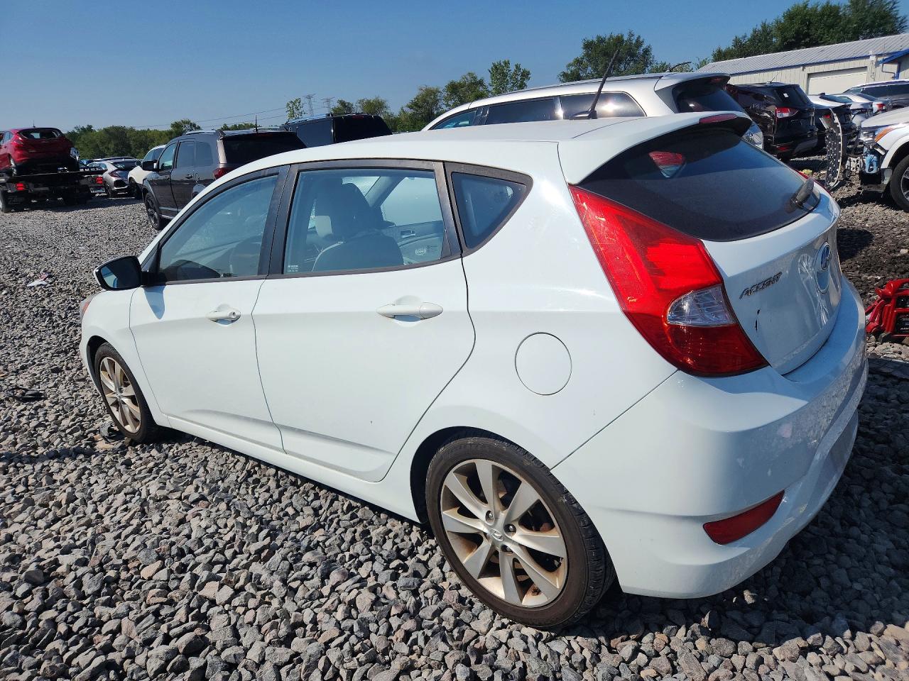 2012 Hyundai Accent Se White vin: KMHCU5AE2CU049282