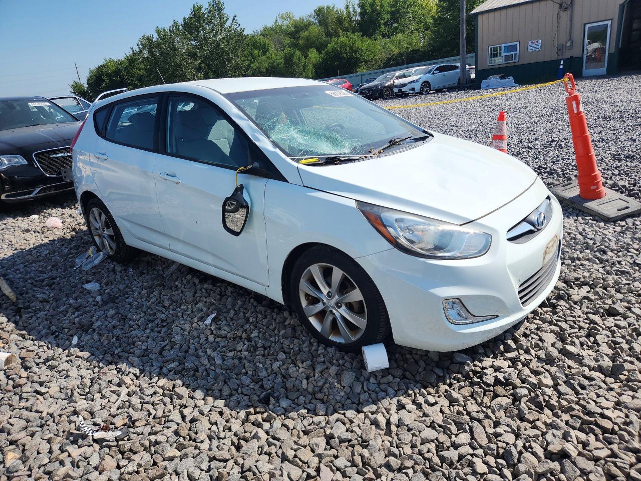 2012 Hyundai Accent Se White vin: KMHCU5AE2CU049282